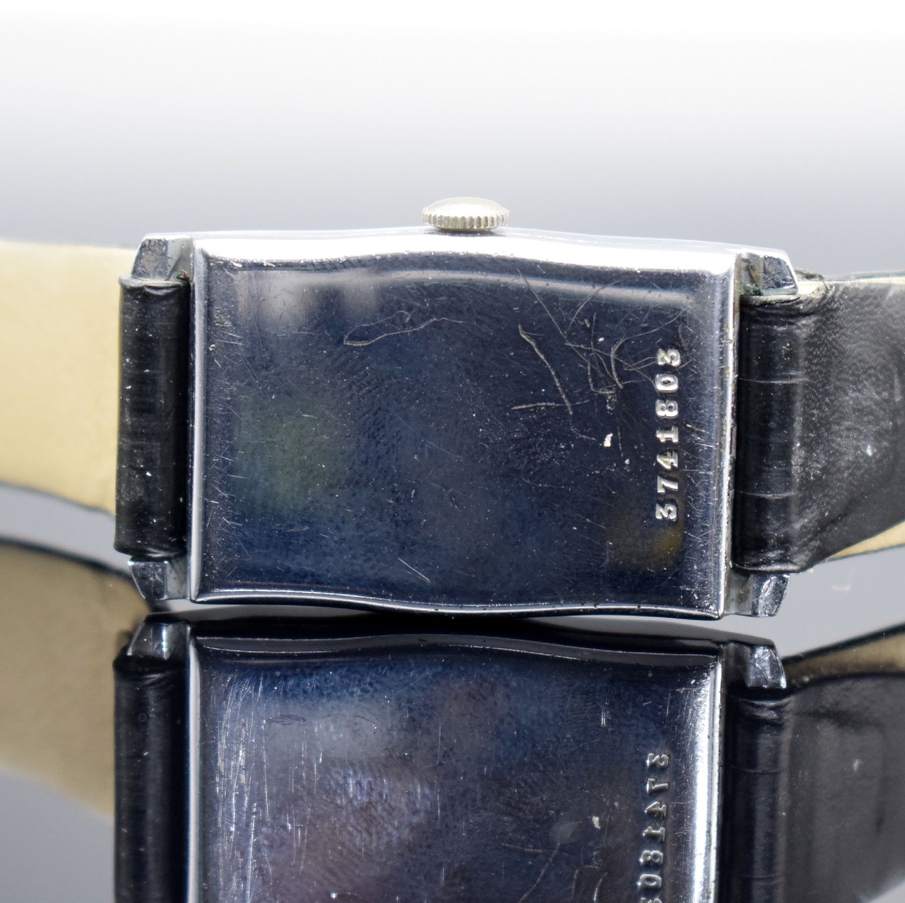 Detail d: HELVETIA rechteckige Armbanduhr mit digitaler Zeitanzeige, Schweiz um 1930, Handaufzug, verchr. Scharniergeh., silb. Zifferbl. m. Streifendekor, ...