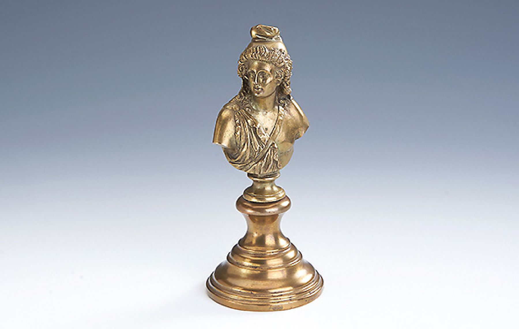 Bronzeskulptur, Frankreich um 1870, wohl Darstellung einer Marianne, fein grav., H. ca.15 cm, Boden verdellt, nicht störend, sign. H. Chailus