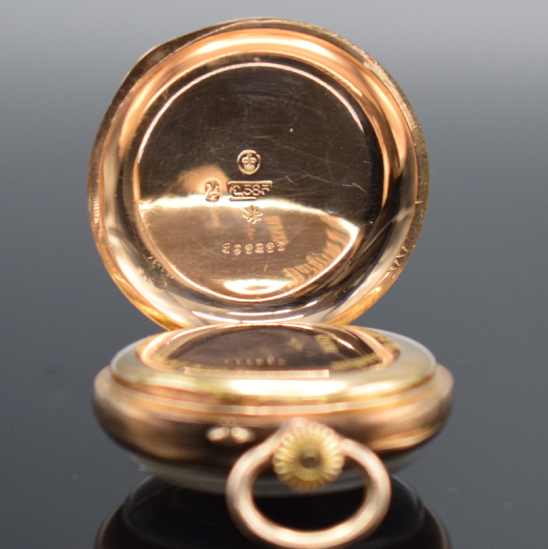 Detail c: VACHERON & CONSTANTIN offene Damentaschenuhr in RG 585/000, Schweiz um 1910, glattes 2- Deckel Goldgeh. l. dell., Rücks. m. Monogramm, ...
