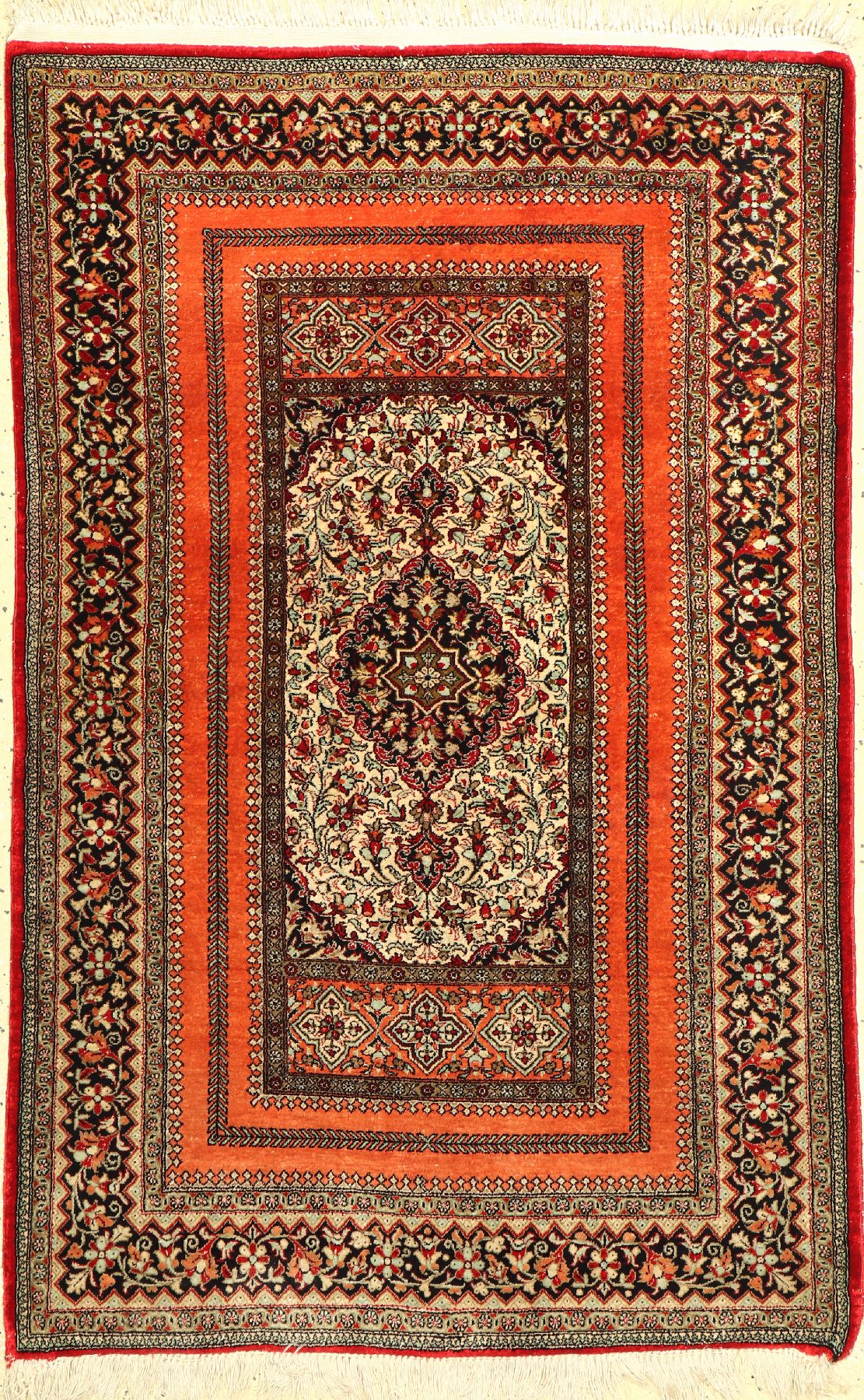 Ghom Seide fein, Persien, ca. 50 Jahre, reine Naturseide, ca. 130 x 84 cm, EHZ: 2-3
