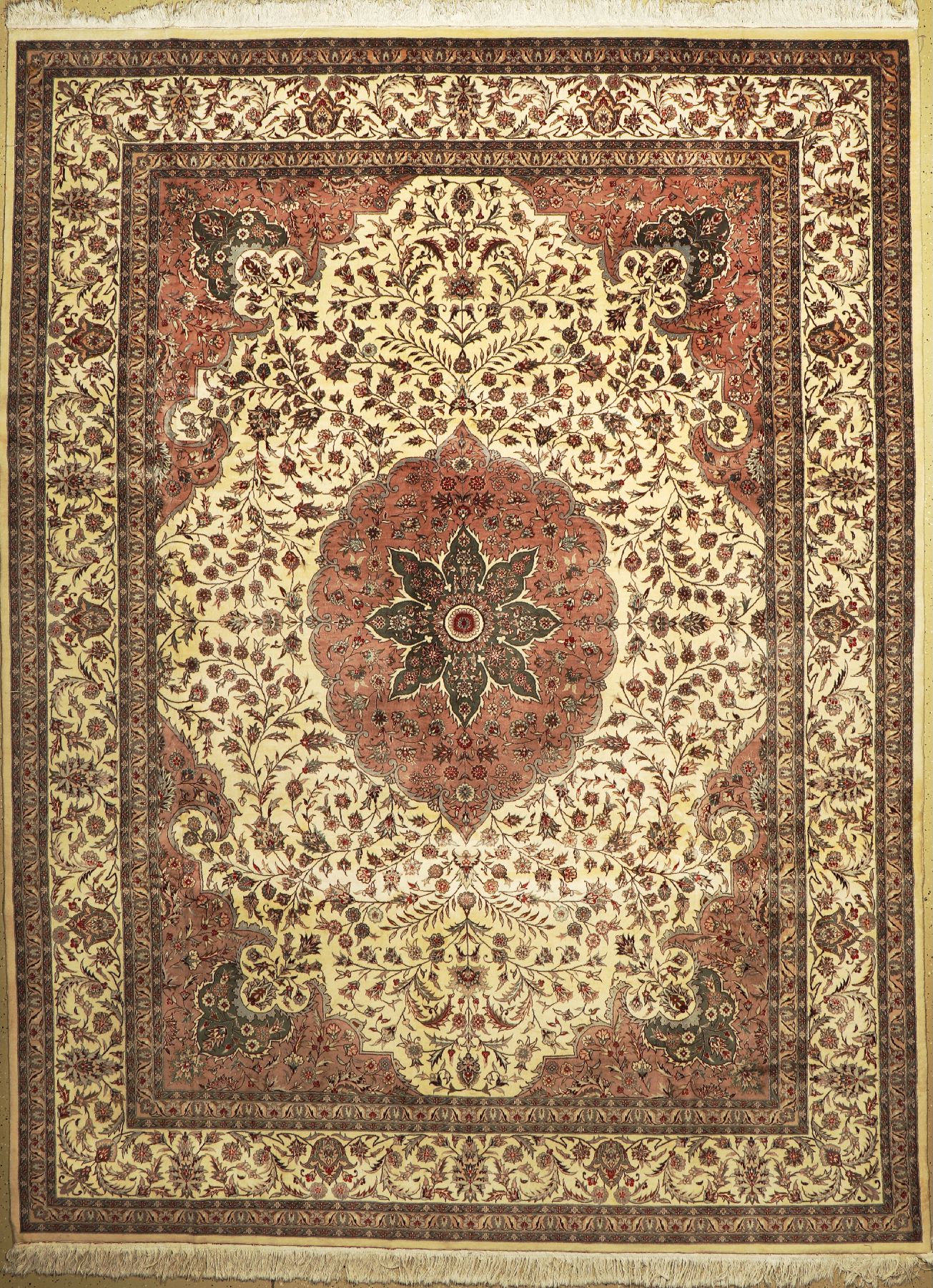 Esfahan fein, China, ca. 50 Jahre, Korkwolle, ca. 370 x 277 cm, EHZ: 2, (Fleckig)