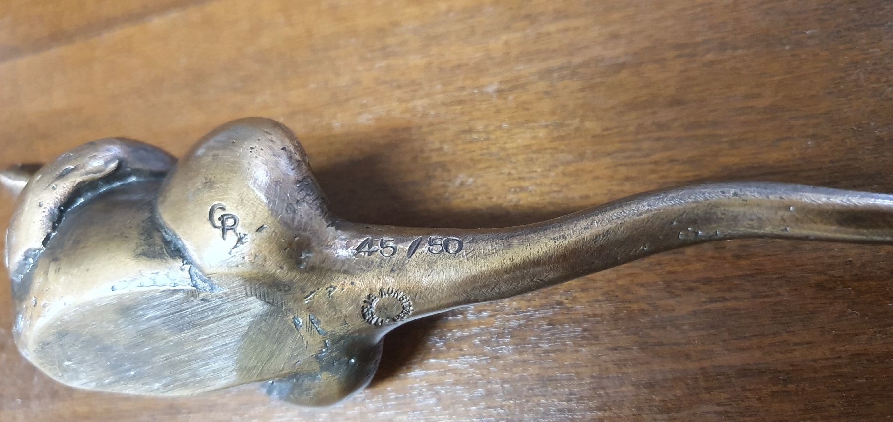 Detail b: Gernot Rumpf, geb. 1941 Kaiserslautern, Getreidespeicher Mäuse, 2-teilige Bronzeskulptur, Maus auf dem Dach des Hauses, separate auf dem Rücken ...