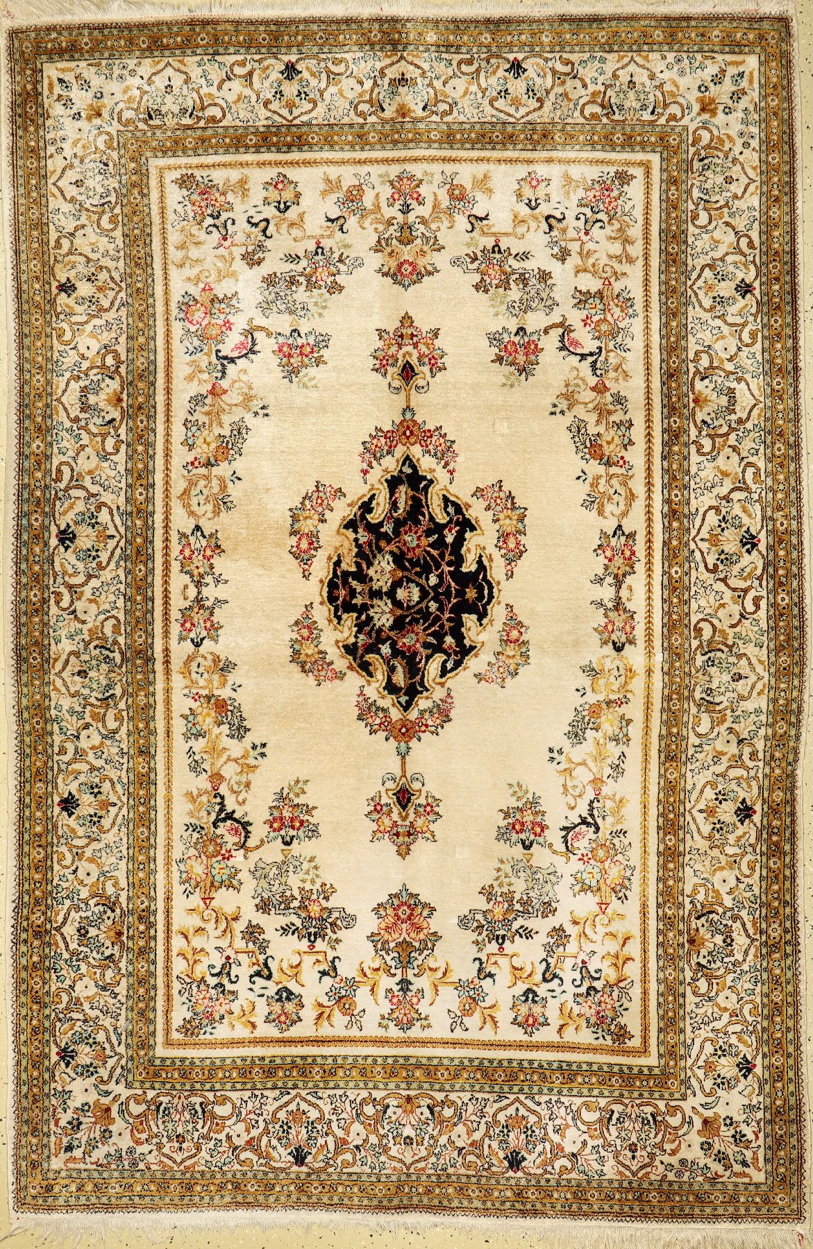 Ghom Seide, Persien, ca. 50 Jahre, reine Naturseide, ca. 220 x 147 cm, EHZ: 2-3