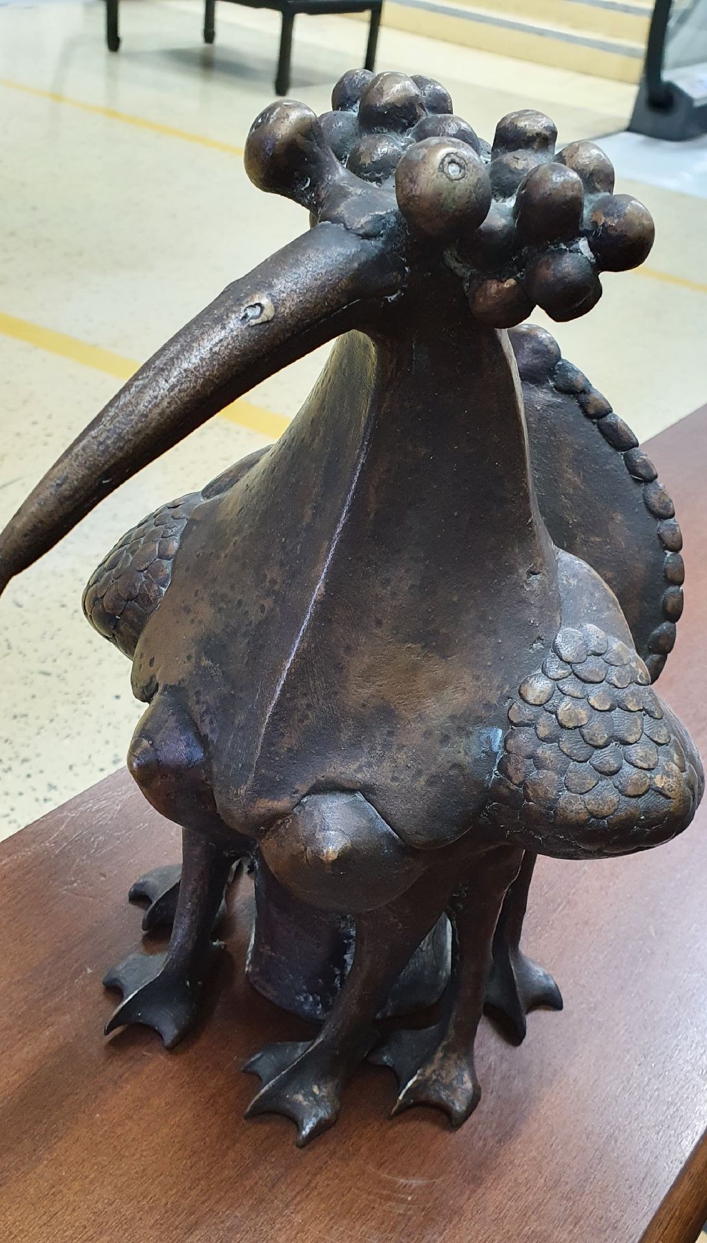 Detail d: Gernot Rumpf, geb. 1941 Kaiserslautern, Elwedritsche, Bronzeskulptur, monogr. und signiert, H. ca. 30cm, L. ca. 26cm, B. ca. 20cm, dazu ein Buch : ...