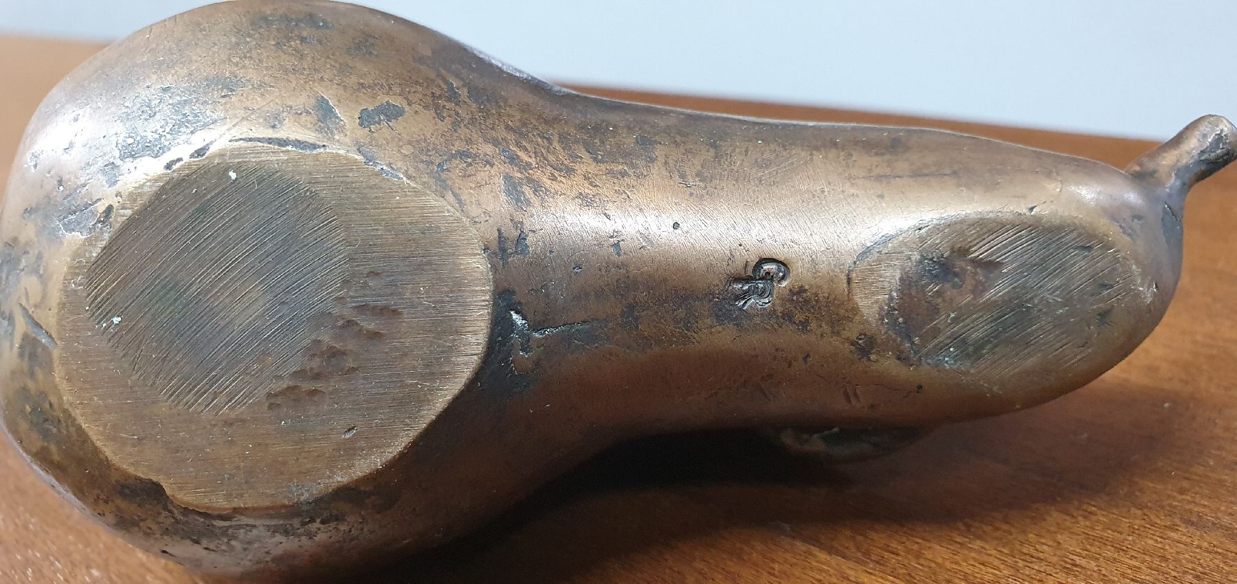 Detail d: Gernot Rumpf, geb. 1941 Kaiserslautern, Maus auf Birne, Bronzeguß, monogrammiert, H. ca. 8.5cm