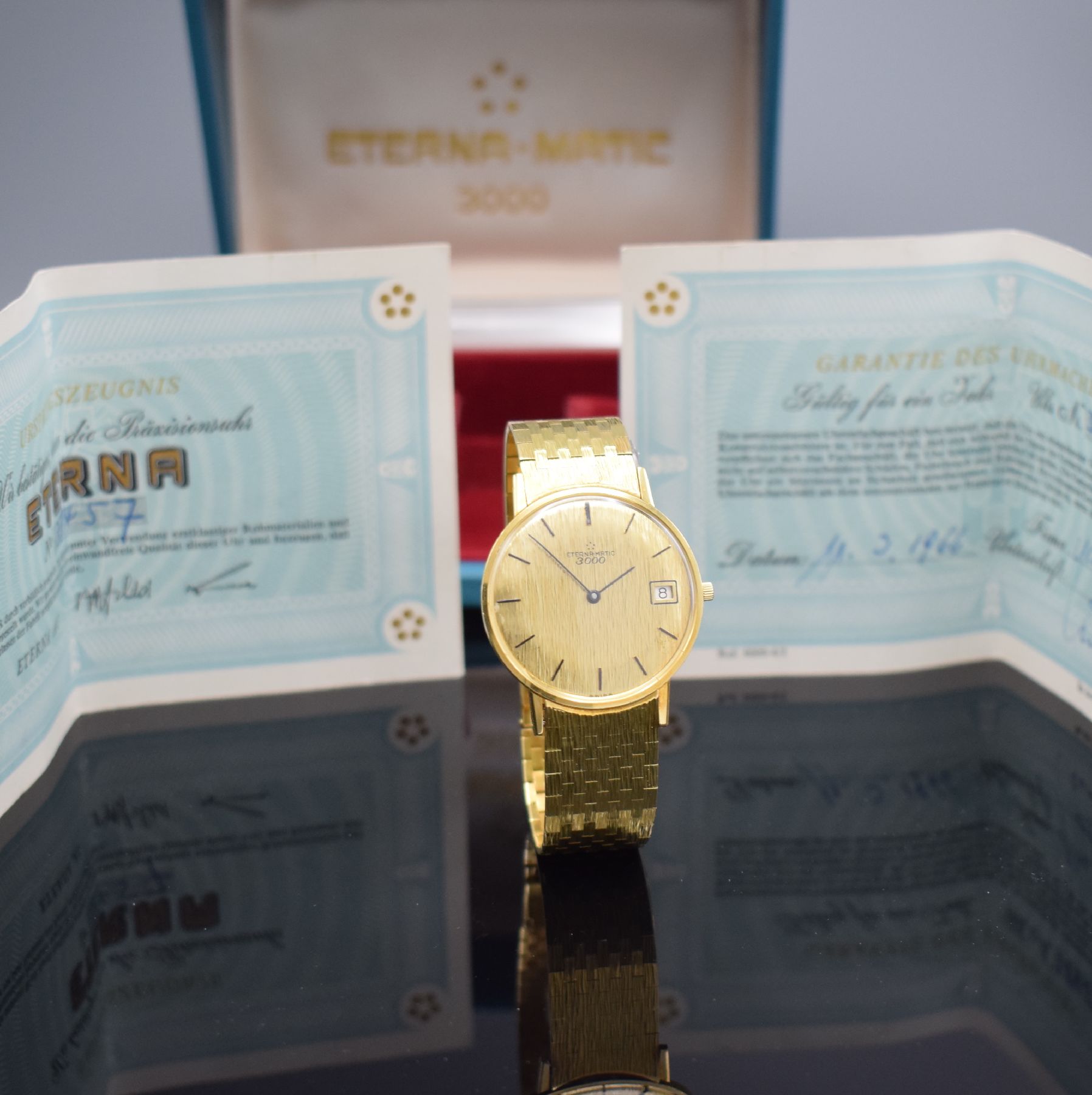 Detail e: ETERNA-MATIC 3000 nahezu neuwertige Herrenarmbanduhr in GG 750/000 mit Box & Papier Referenz 744, Schweiz um 1965, Automatik, flaches Geh., Boden & ...