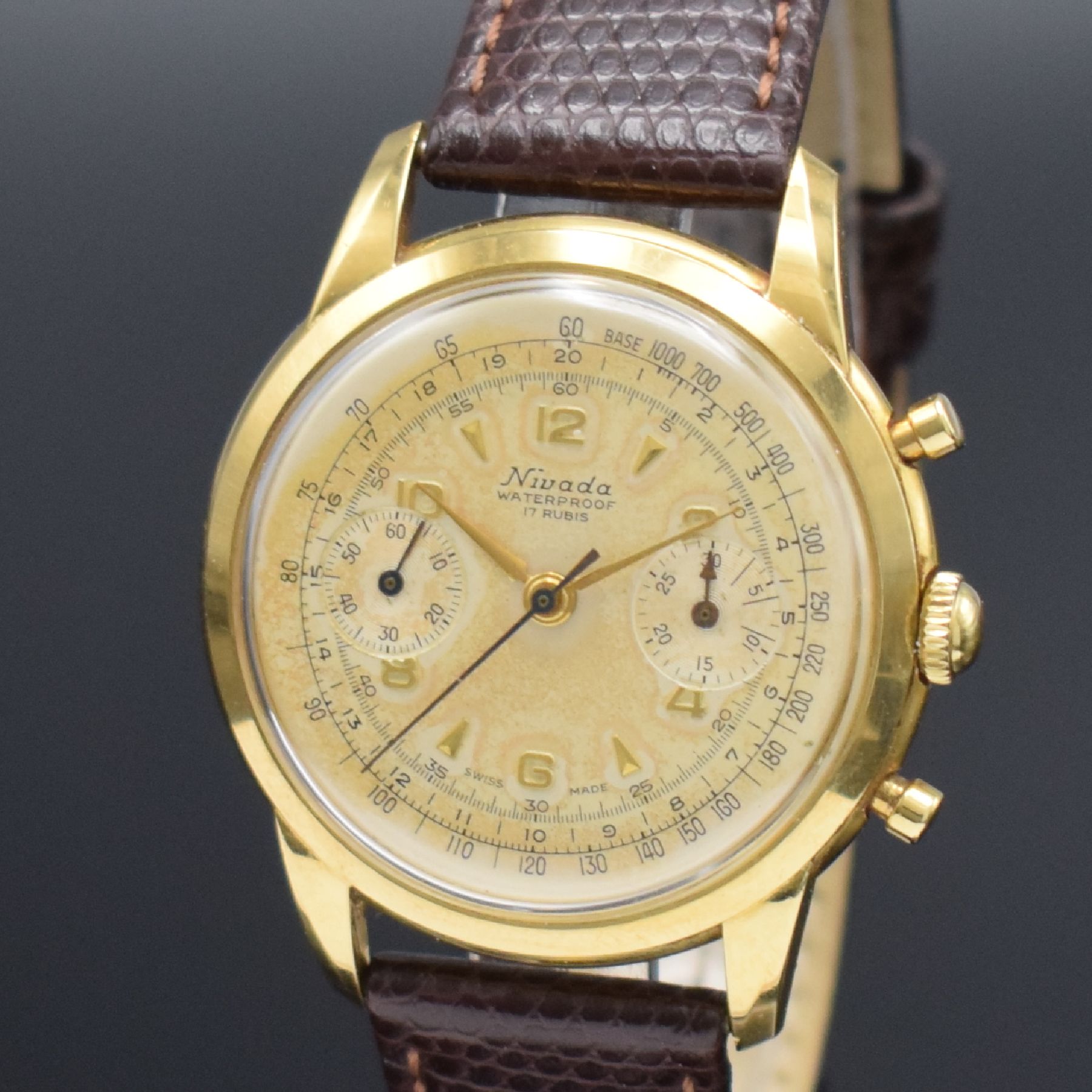Detail c: NIVADA Schaltradchronograph in GG 750/000, Schweiz um 1950, Handaufzug, 2-tlg. Geh., Boden aufgedr., silb. Zifferbl. pat., gold. Ind. & Zahlen, orig. ...