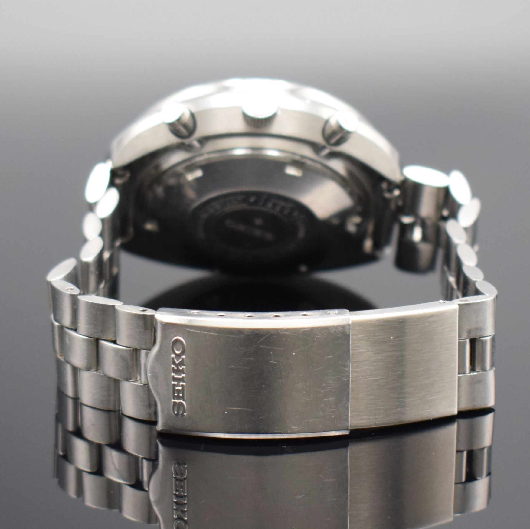 Detail b: SEIKO Schaltradchronograph in Stahl Referenz 6138-0011, Japan für den deutschen Markt um 1970, Automatik, Boden verschr., orig. Gliederband m. ...