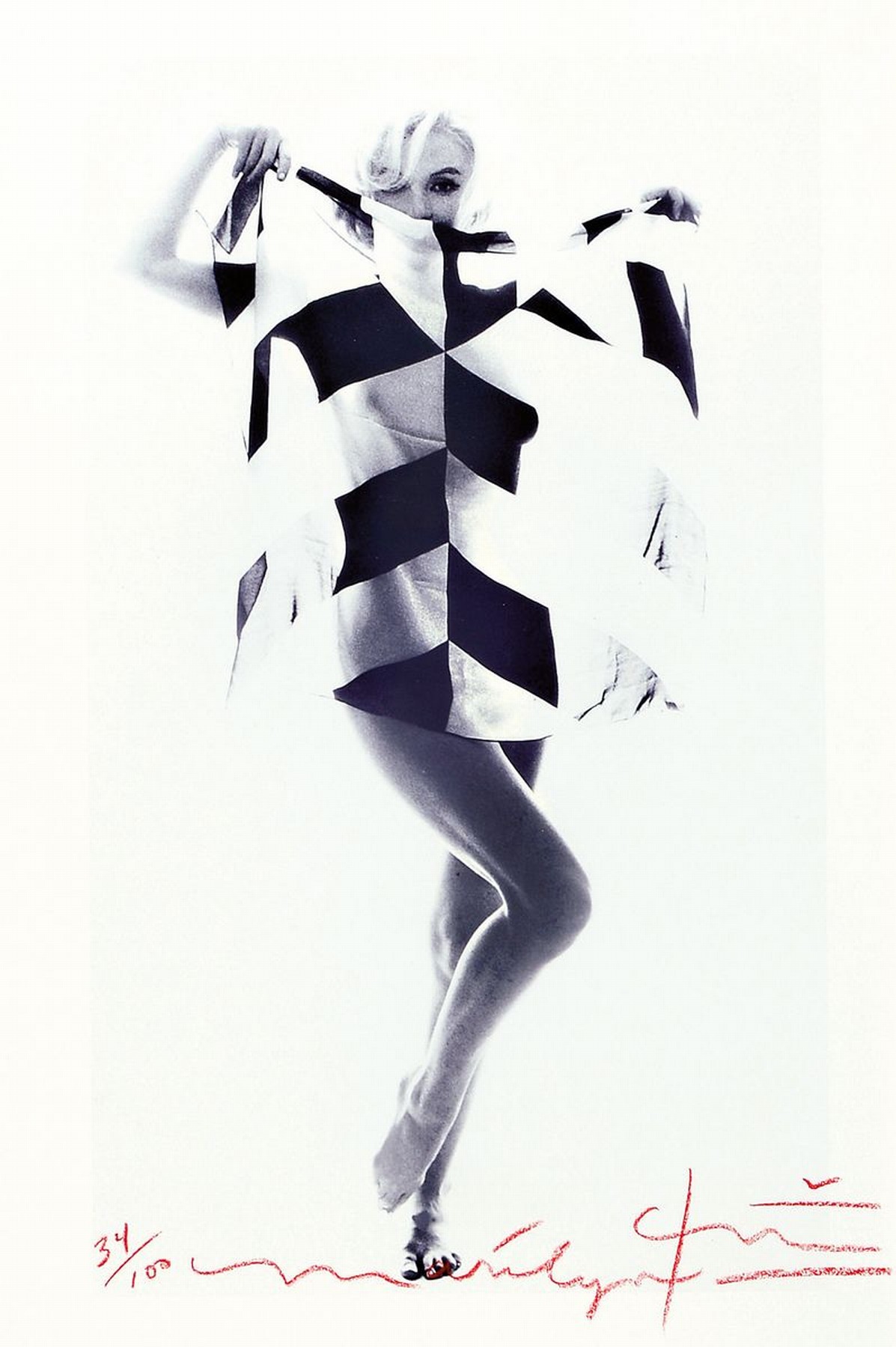 Bert Stern, 1929 - 2013, Fotografie auf dickem, mattem Fotopapier, Marilyn in black, white scarf, handsigniert und num. 34/100, auf der Rückseite ...