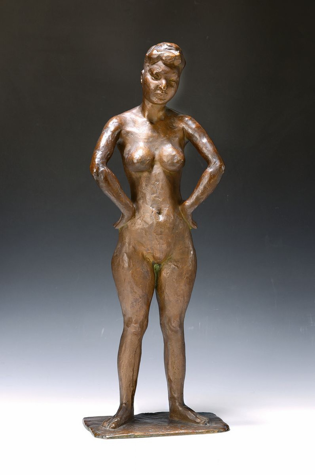 Prof. Karl Trummer, 1906 Fürstenfeldbruck - 1957 Mannheim, Bronzeskulptur, stehender weiblicher Akt, Unikat, (verlorene Form), H. 65 cm, diese ...