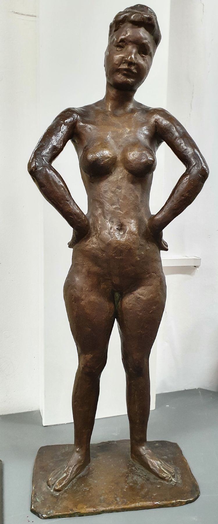 Detail a: Prof. Karl Trummer, 1906 Fürstenfeldbruck - 1957 Mannheim, Bronzeskulptur, stehender weiblicher Akt, Unikat, (verlorene Form), H. 65 cm, diese ...