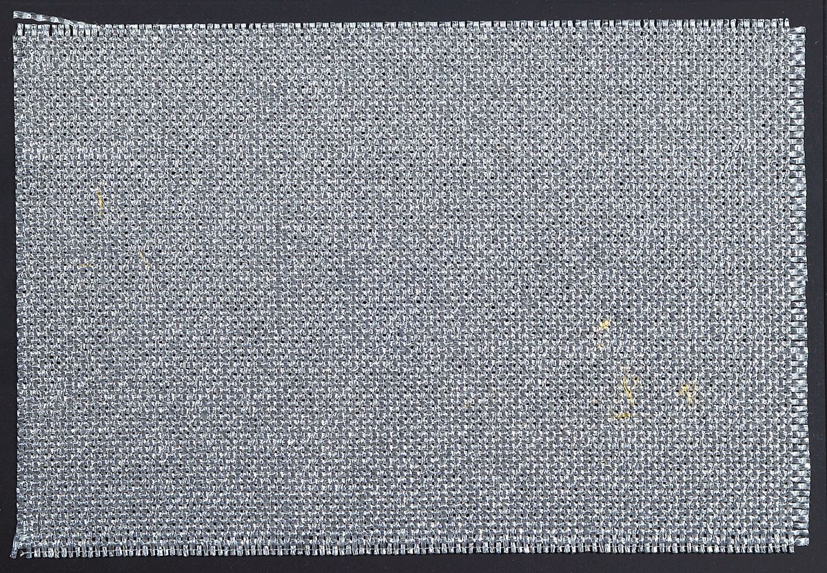 Detail b: Christo, 1935 - 2020, dreiteiliges Konvolut: handsigniertes Multiple "Verhüllter Reichstag" (Wrapped Reichstag), großes original ...