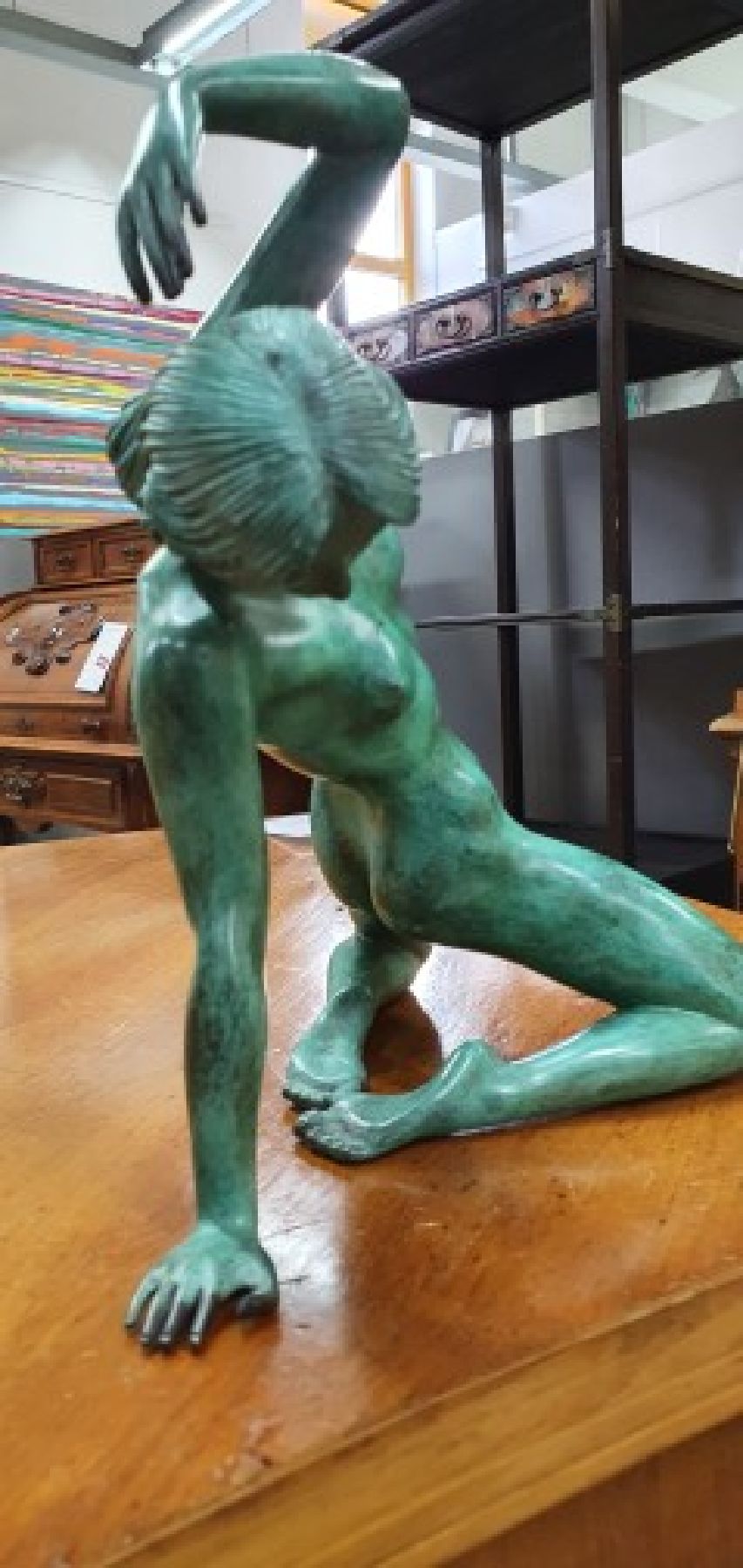 Detail b: Arno Breker, 1900-1991, Bronzeskulptur, "Grazie", seltene grüne Variante, sign., num. 103/300, Stempel Venturi Arte, ca. 22x26x18 cm