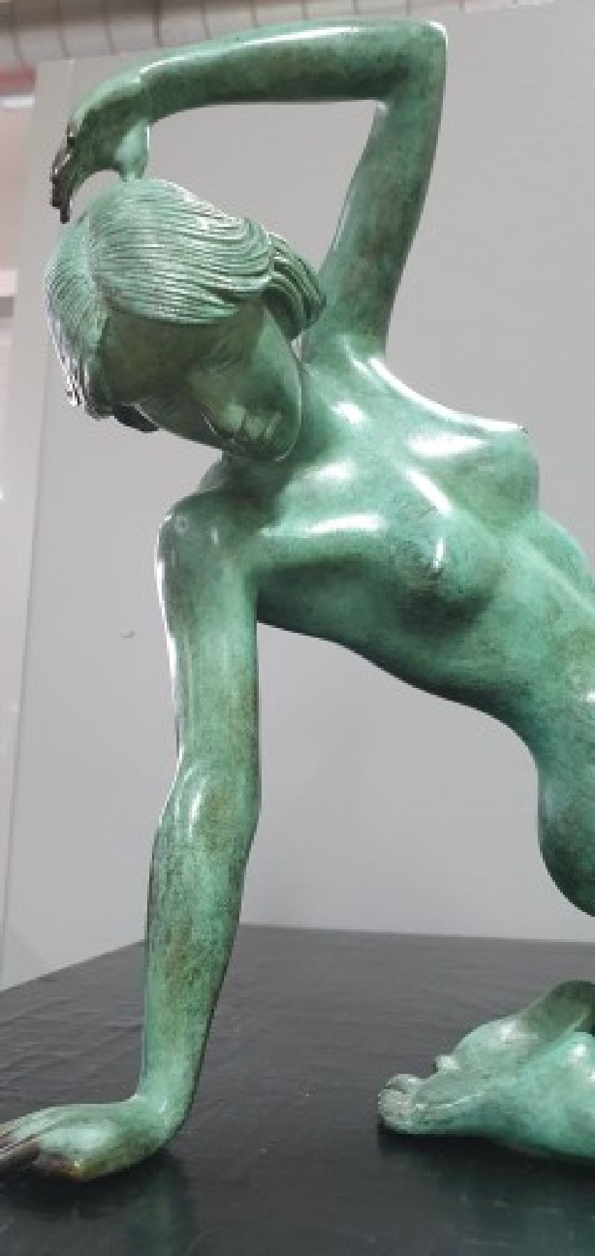 Detail g: Arno Breker, 1900-1991, Bronzeskulptur, "Grazie", seltene grüne Variante, sign., num. 103/300, Stempel Venturi Arte, ca. 22x26x18 cm
