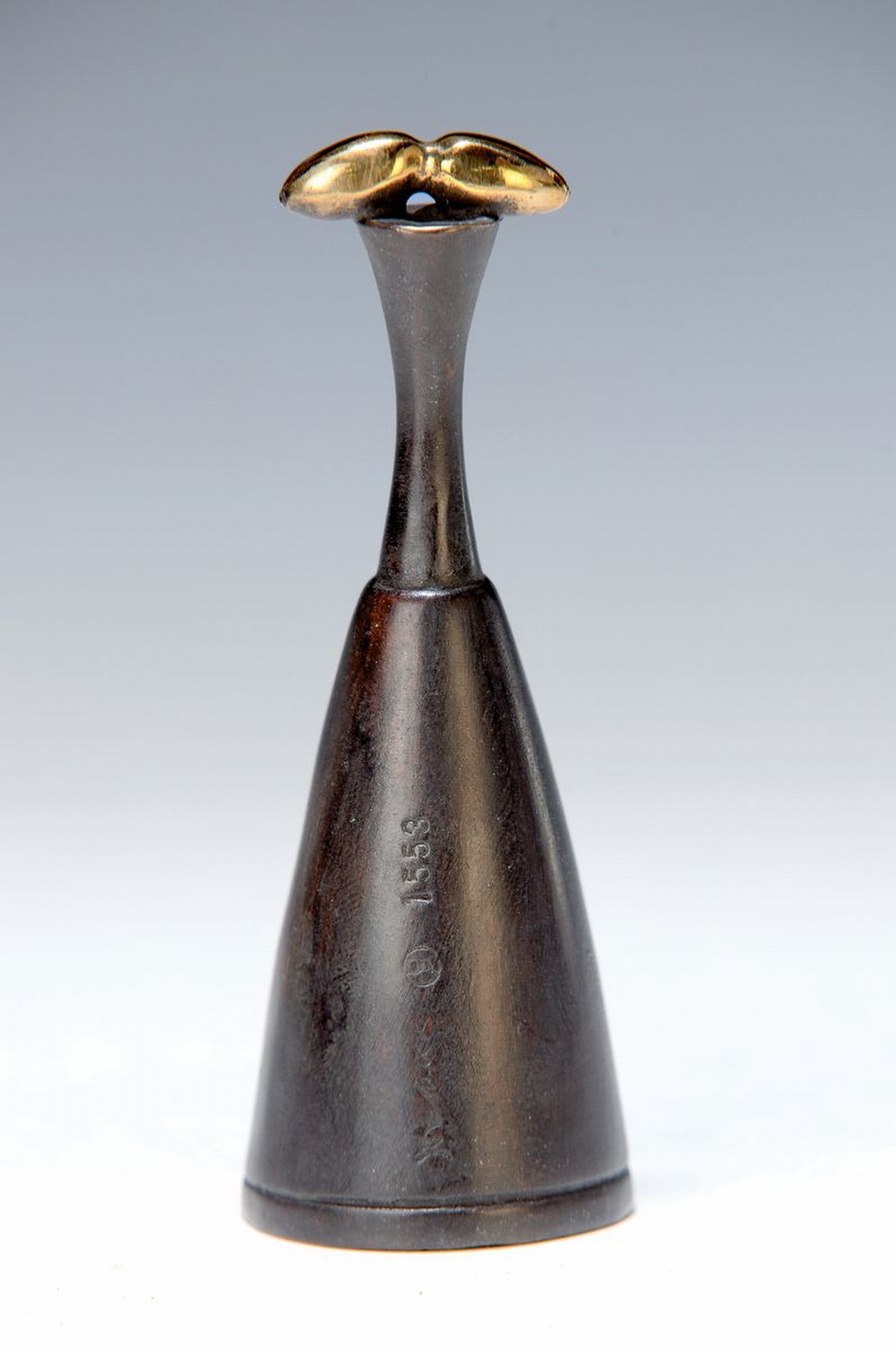 Paul Wunderlich, 1927-2010, Bronzeskulptur, Löschhütchen, sign., num. 1553, ca. 9 cm