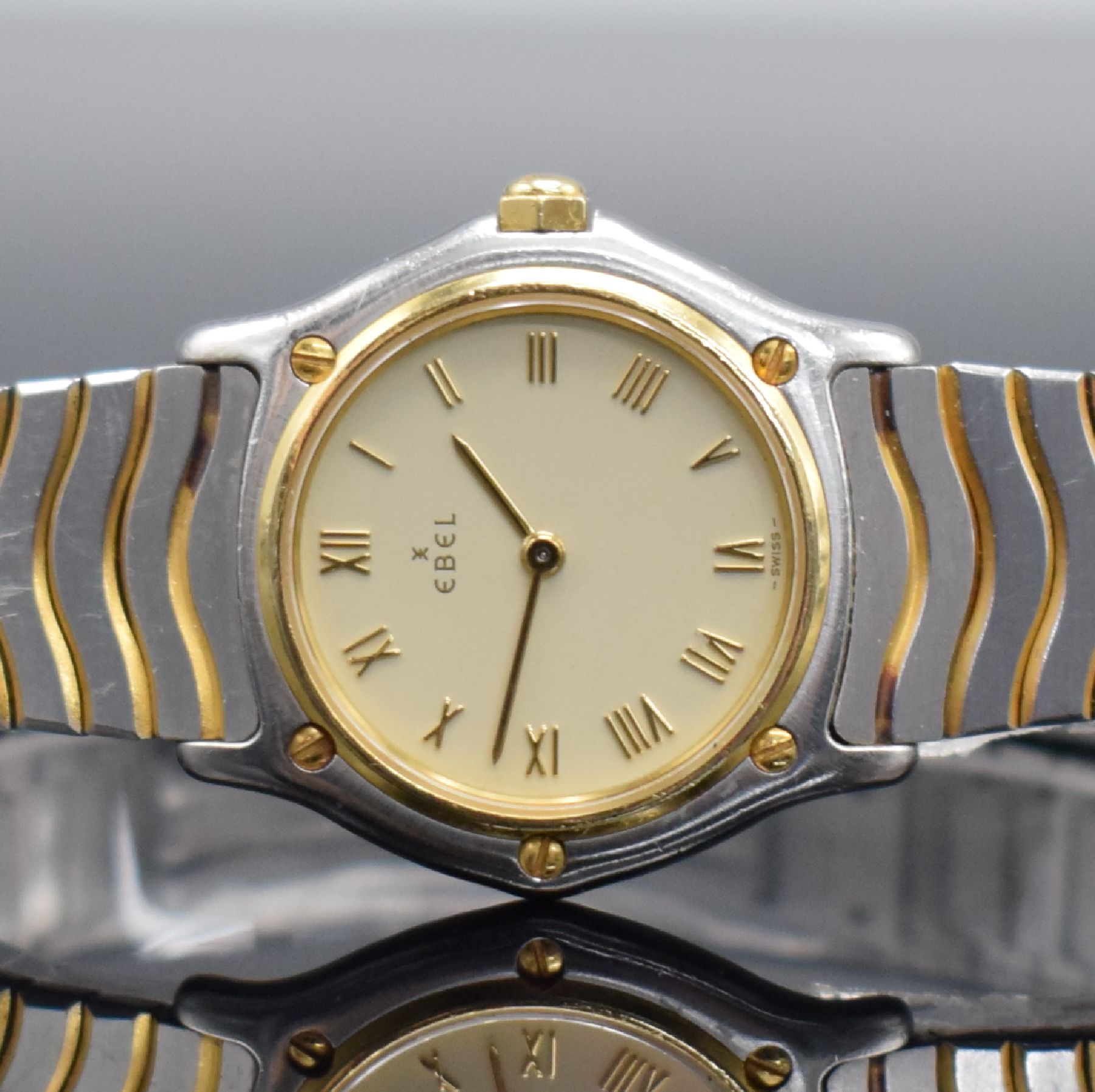 Detail a: EBEL Classic Wave Damenarmbanduhr, Schweiz verk. lt. beil. Garantiekarte 12/1993, quarz, Ref. 181908, Edelstahl/Gold komb. inkl. Wellengliederband m. ...