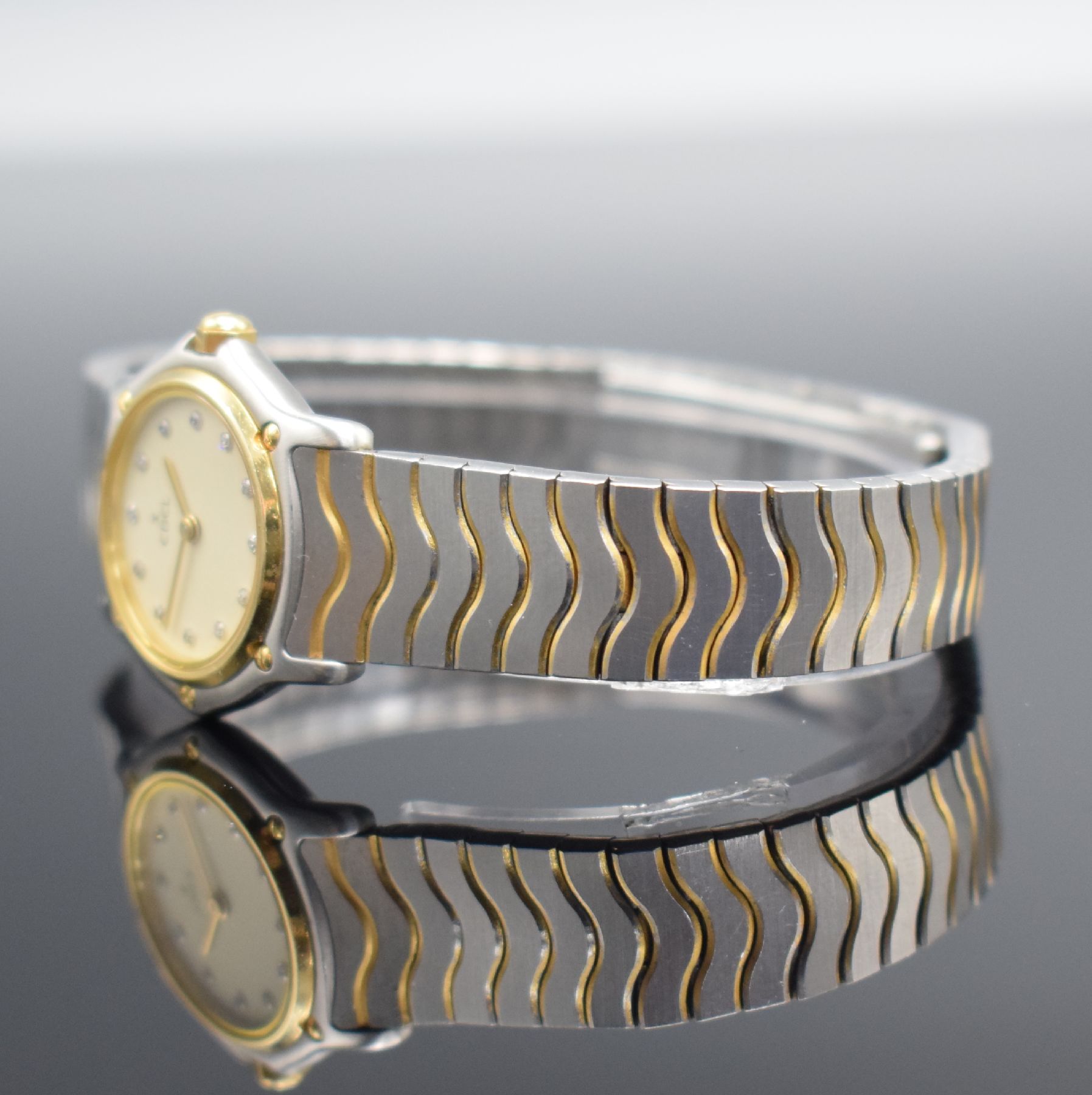 Detail c: EBEL Damenarmbanduhr Classic Wave, Schweiz um 1995, quarz, Ref. 1057901, Edelstahl/Gold komb. inkl. Wellengliederband m. dopp. Faltschl., Lünette ...