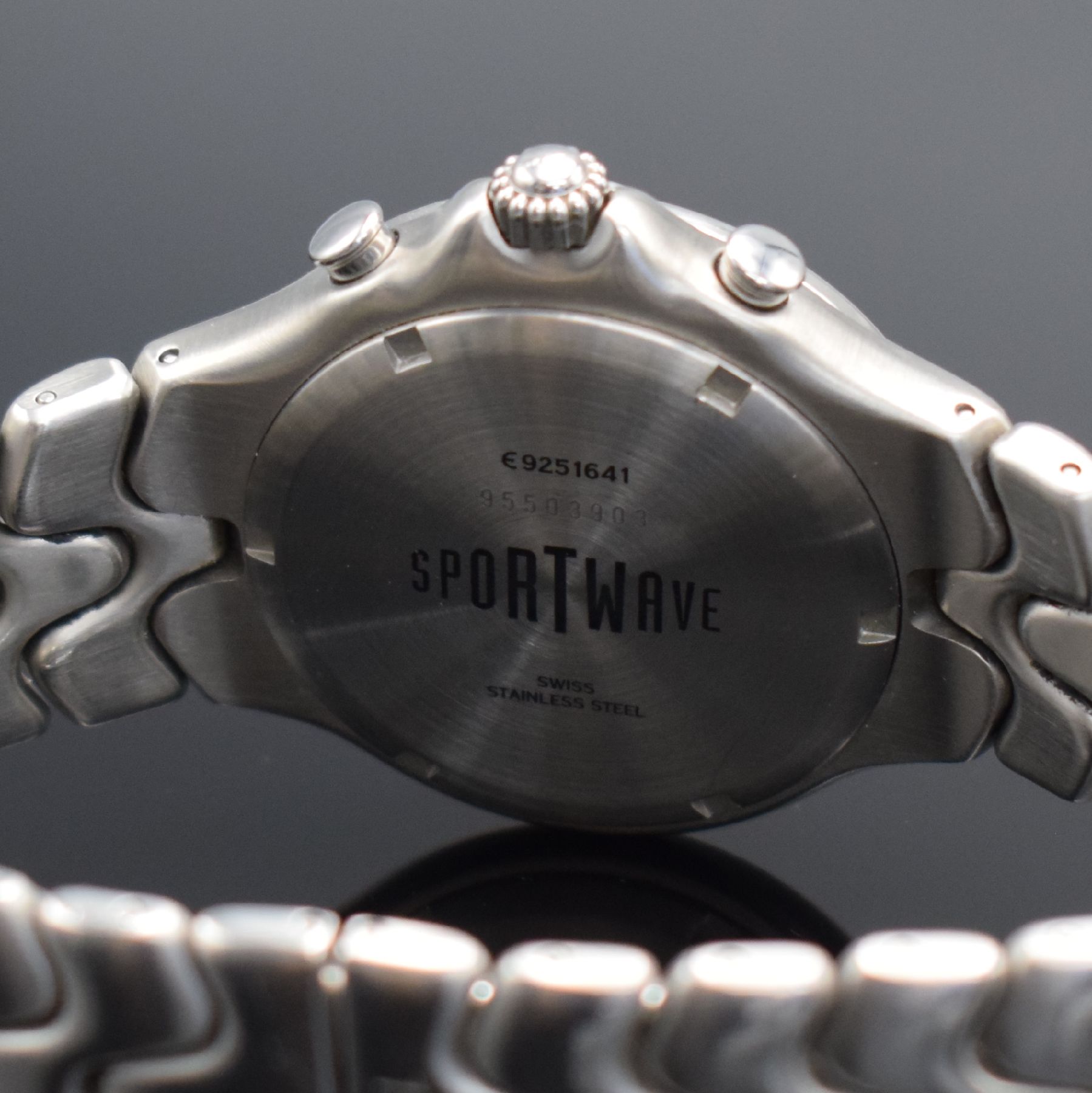 Detail e: EBEL Sportwave Herrenarmbanduhr m. Chronograph in Stahl, quarz, Ref. 9251641, Boden verschr., orig. Gliederband m. dopp. Faltschl., Lünette m. ...
