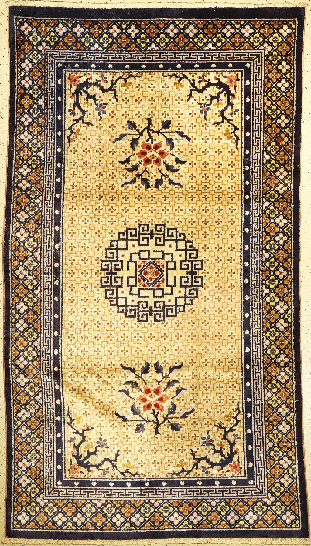 Seiden Ning-Hsia, China, um 1950, reine Naturseide, ca. 210 x 118 cm, EHZ: 3, (restaurierte Trittfalten)