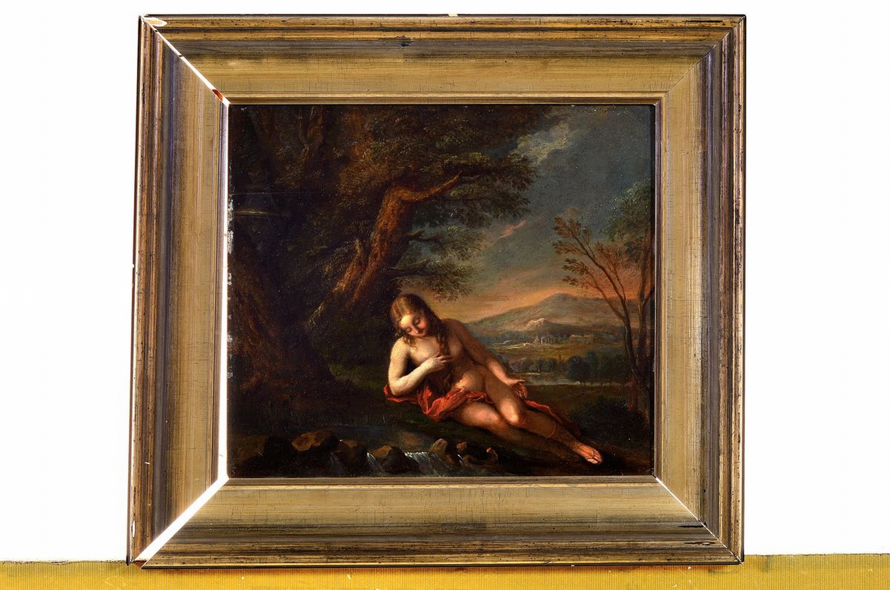 Detail k: wohl niederländischer Meister, um 1680 - 1720, Badende ihr Spiegelbild im Fluss betrachtend, rechts der offene Blick in eine arkadische Landschaft, ...