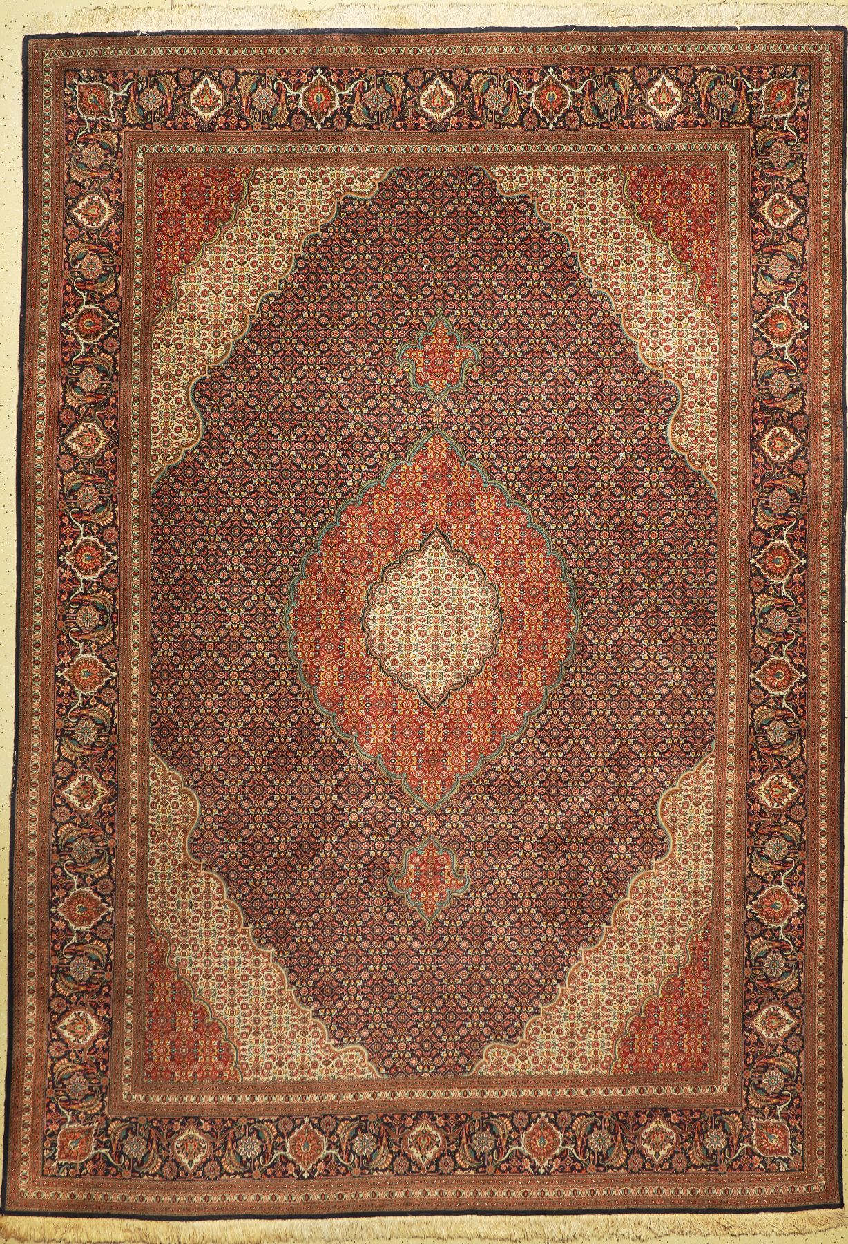 Täbriz fein(50 Raj), Persien, ca. 60 Jahre,Korkwolle mit Seide, ca. 360 x 255 cm, EHZ: 2,(minimaler Mottenfrass am Rand)