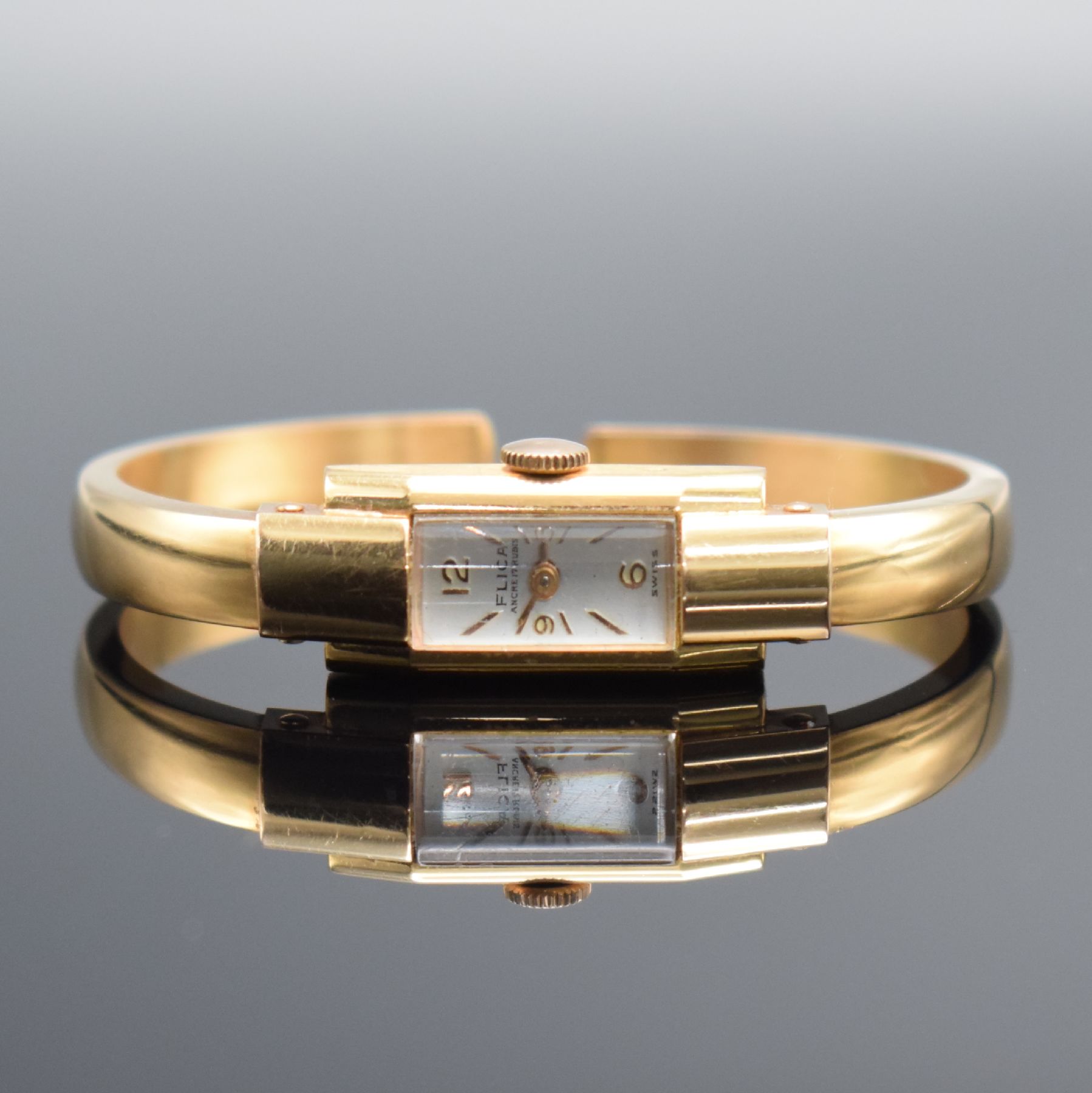 FLICA Damenspangenuhr in RoséG 750/000, Schweiz um 1940, Handaufzug, Boden aufgedr., silb. Zifferbl. m. gold. Ind. & arab. Zahlen, gold. Zeiger, ...