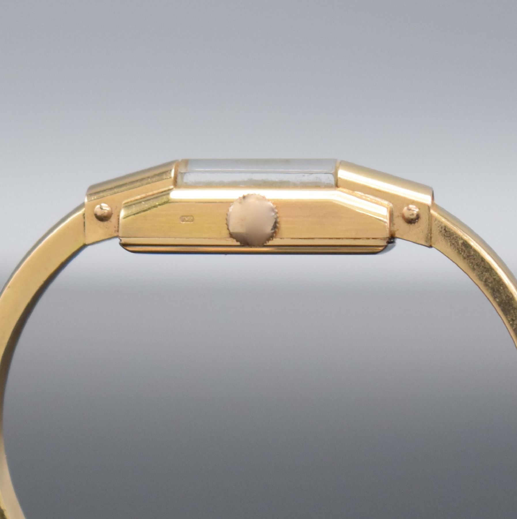 Detail f: FLICA Damenspangenuhr in RoséG 750/000, Schweiz um 1940, Handaufzug, Boden aufgedr., silb. Zifferbl. m. gold. Ind. & arab. Zahlen, gold. Zeiger, ...