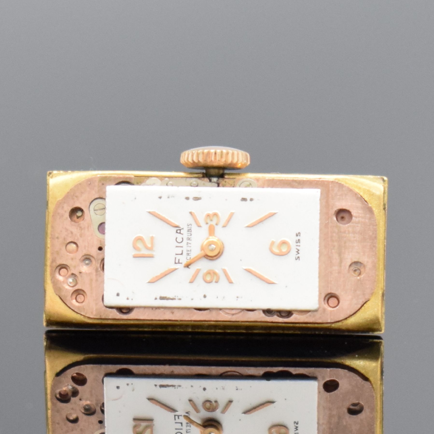 Detail g: FLICA Damenspangenuhr in RoséG 750/000, Schweiz um 1940, Handaufzug, Boden aufgedr., silb. Zifferbl. m. gold. Ind. & arab. Zahlen, gold. Zeiger, ...