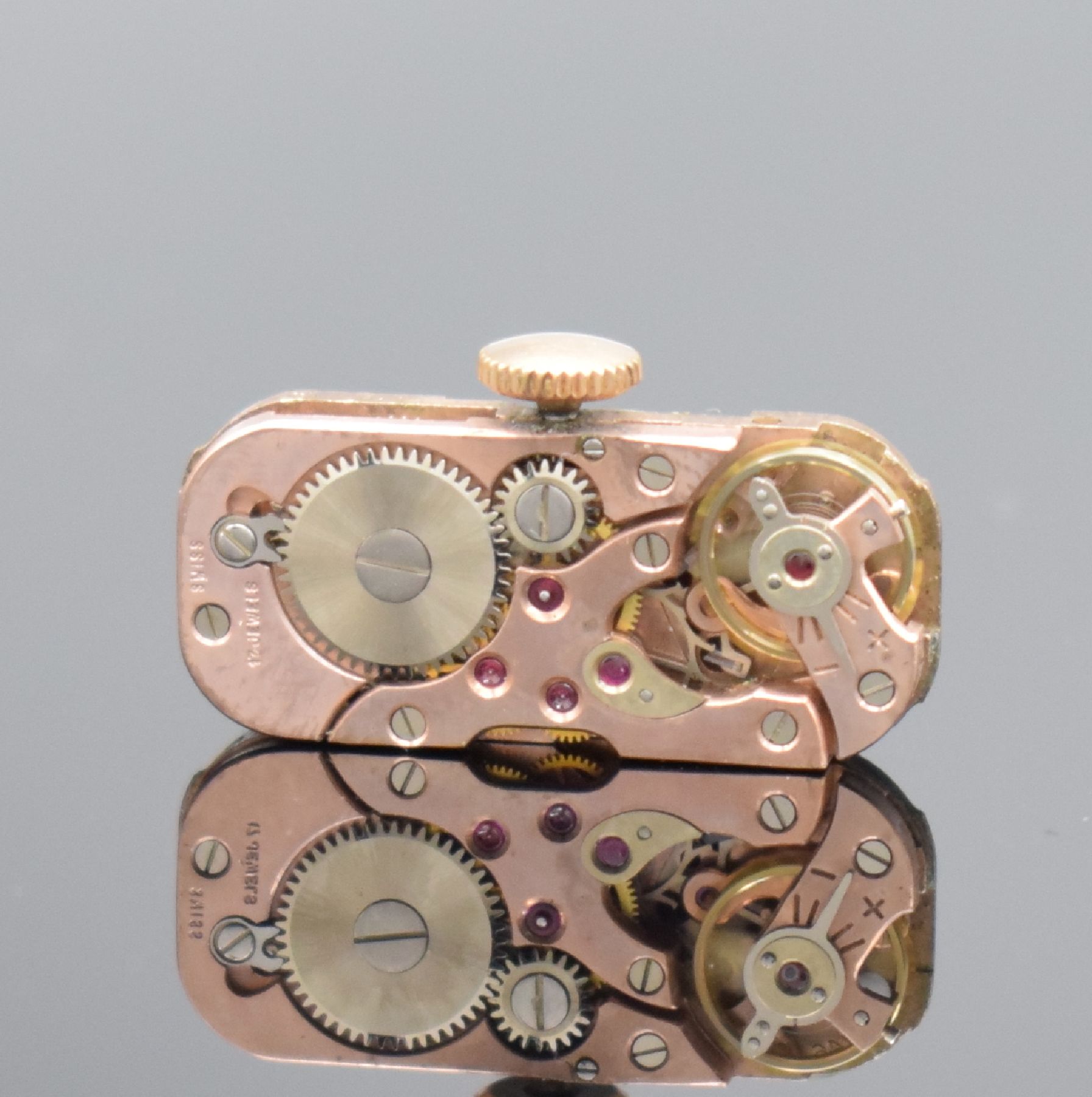 Detail h: FLICA Damenspangenuhr in RoséG 750/000, Schweiz um 1940, Handaufzug, Boden aufgedr., silb. Zifferbl. m. gold. Ind. & arab. Zahlen, gold. Zeiger, ...