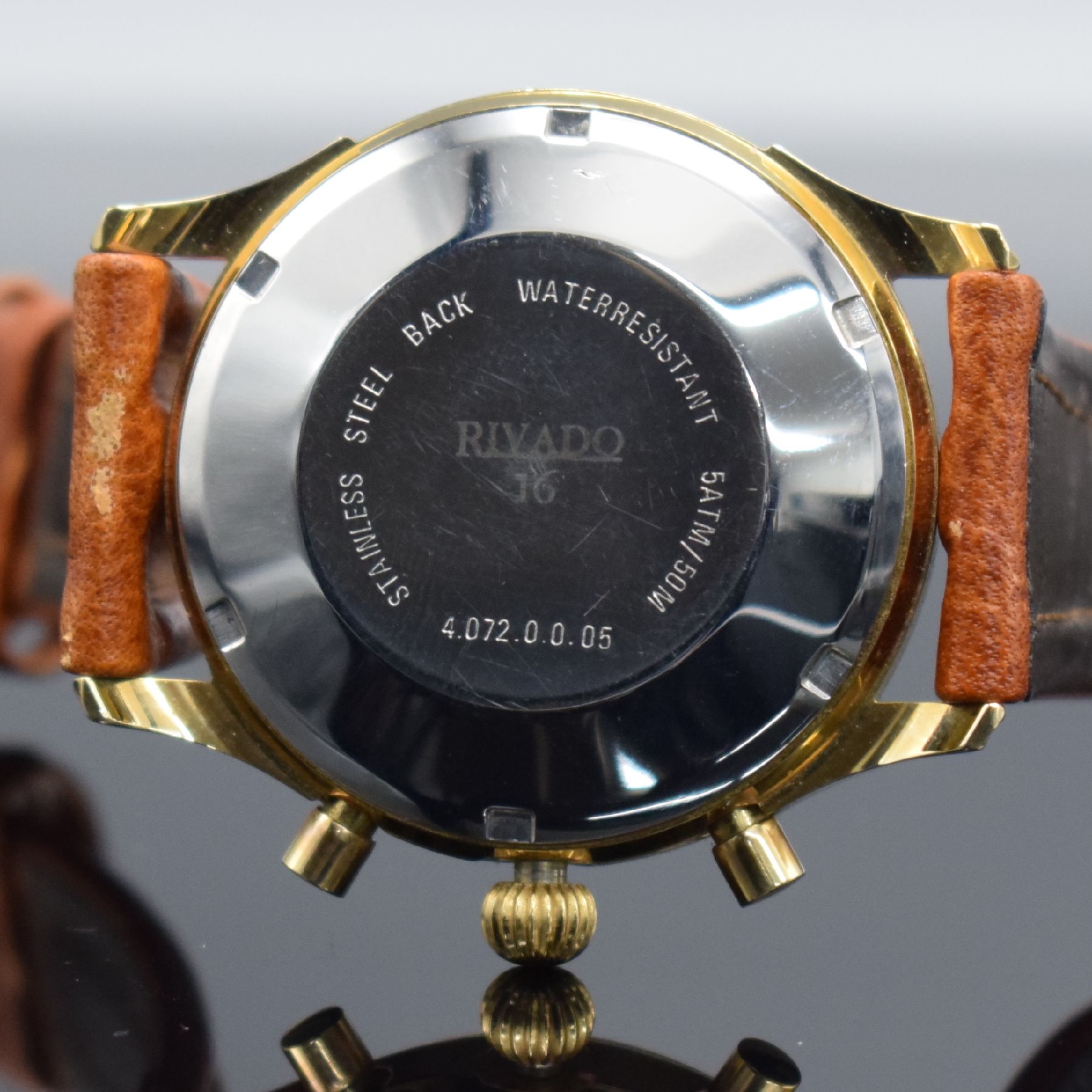 Detail f: RIVADO Herrenchronograph, Schweiz um 1995, Automatik, verg. Geh. m. verschr. Stahlboden, creme-farb. Zifferbl., gold. Indizes & Zeiger, Tag & Datum ...