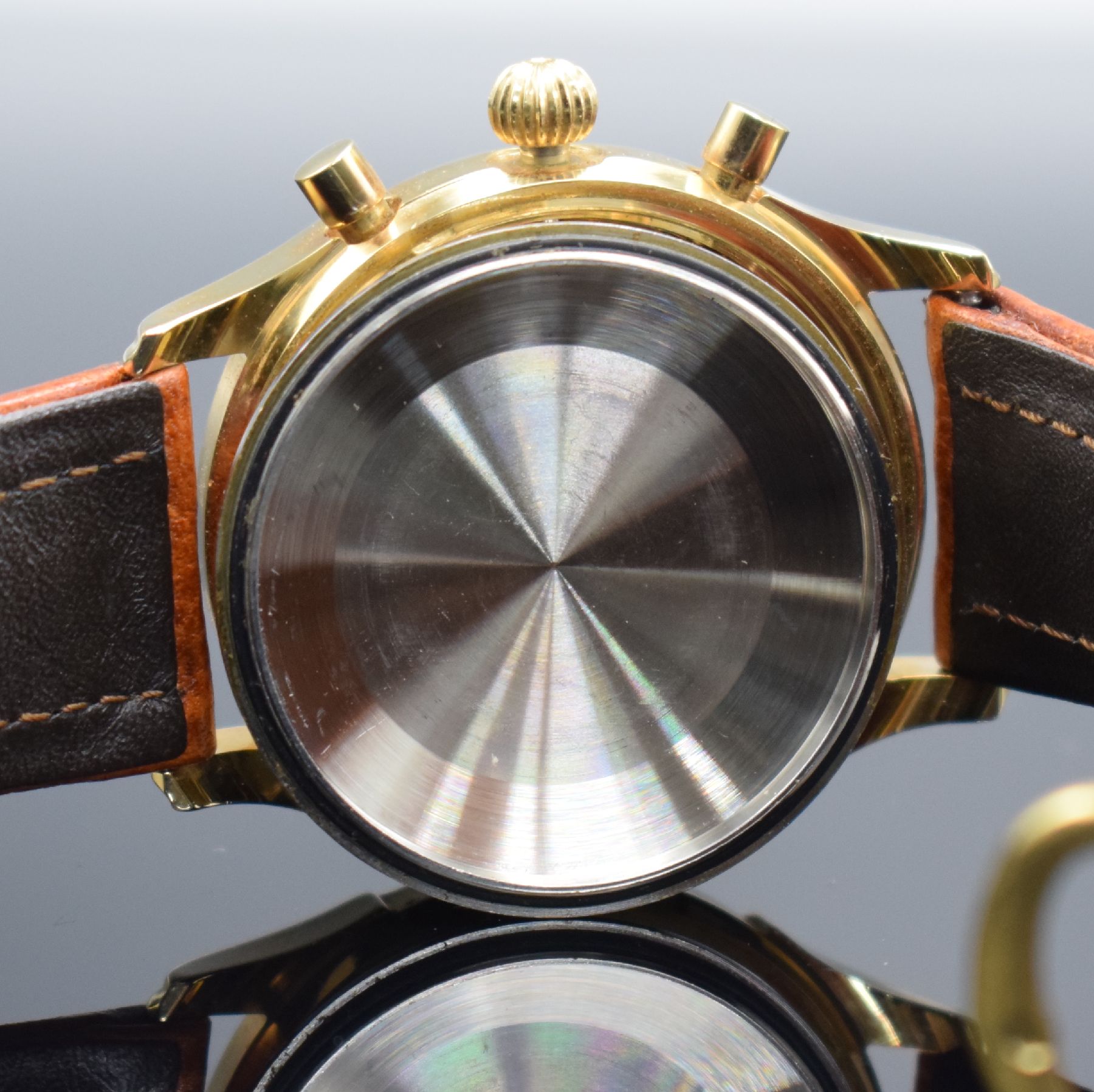 Detail i: RIVADO Herrenchronograph, Schweiz um 1995, Automatik, verg. Geh. m. verschr. Stahlboden, creme-farb. Zifferbl., gold. Indizes & Zeiger, Tag & Datum ...