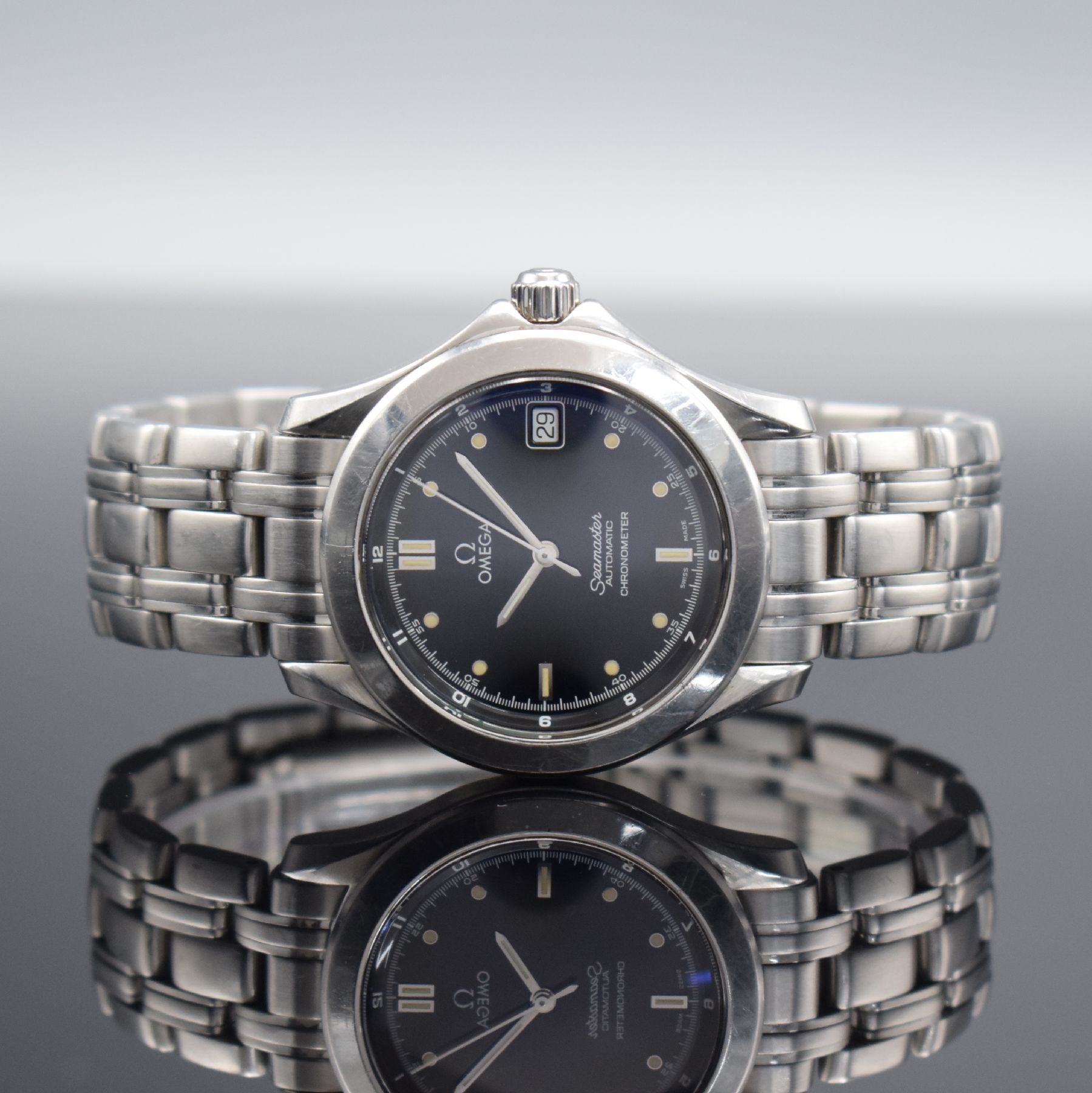 OMEGA Seamaster Chronometer Herrenarmbanduhr in Stahl Referenz 168 1501, Schweiz um 1985, Automatik, Boden & Krone verschr., schwarzes Zifferbl., ...