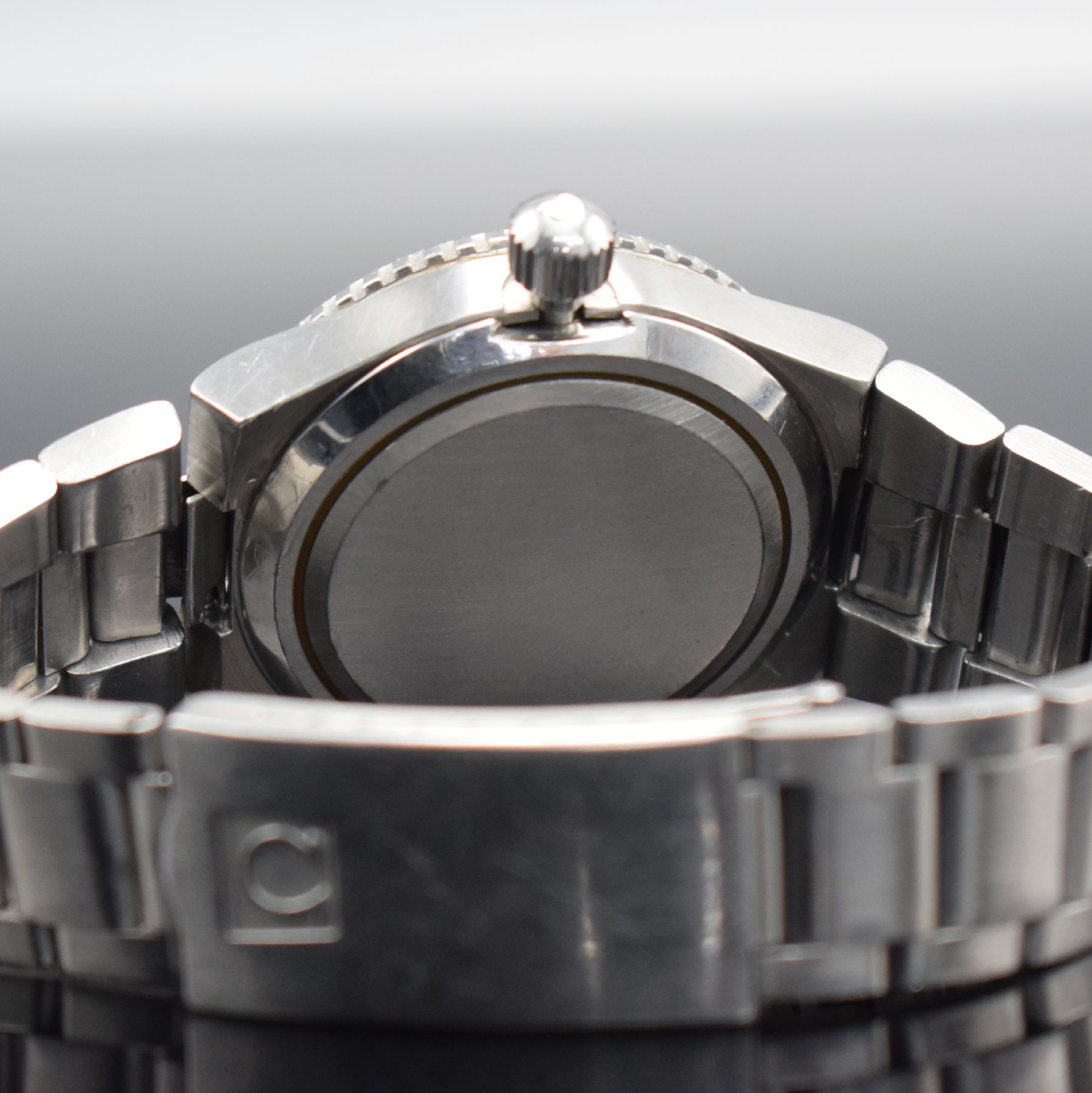 Detail f: OMEGA Seamaster Cosmic 2000 seltene Herrenarmbanduhr in Stahl/Stahlband, Schweiz um 1972, Automatik, Spezial Monocoque-Geh., schwarze Drehlünette m. ...