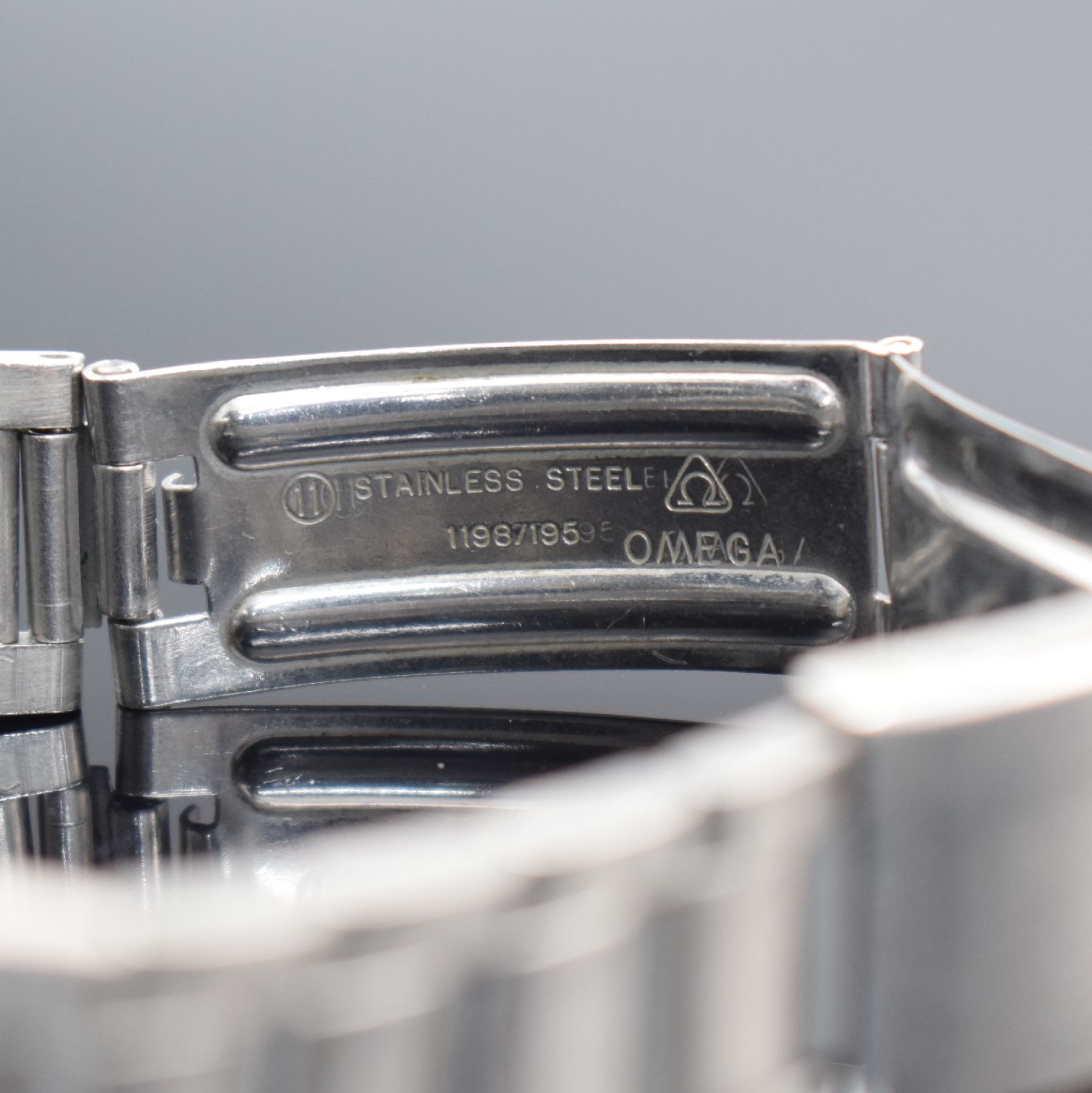 Detail g: OMEGA Seamaster Cosmic 2000 seltene Herrenarmbanduhr in Stahl/Stahlband, Schweiz um 1972, Automatik, Spezial Monocoque-Geh., schwarze Drehlünette m. ...