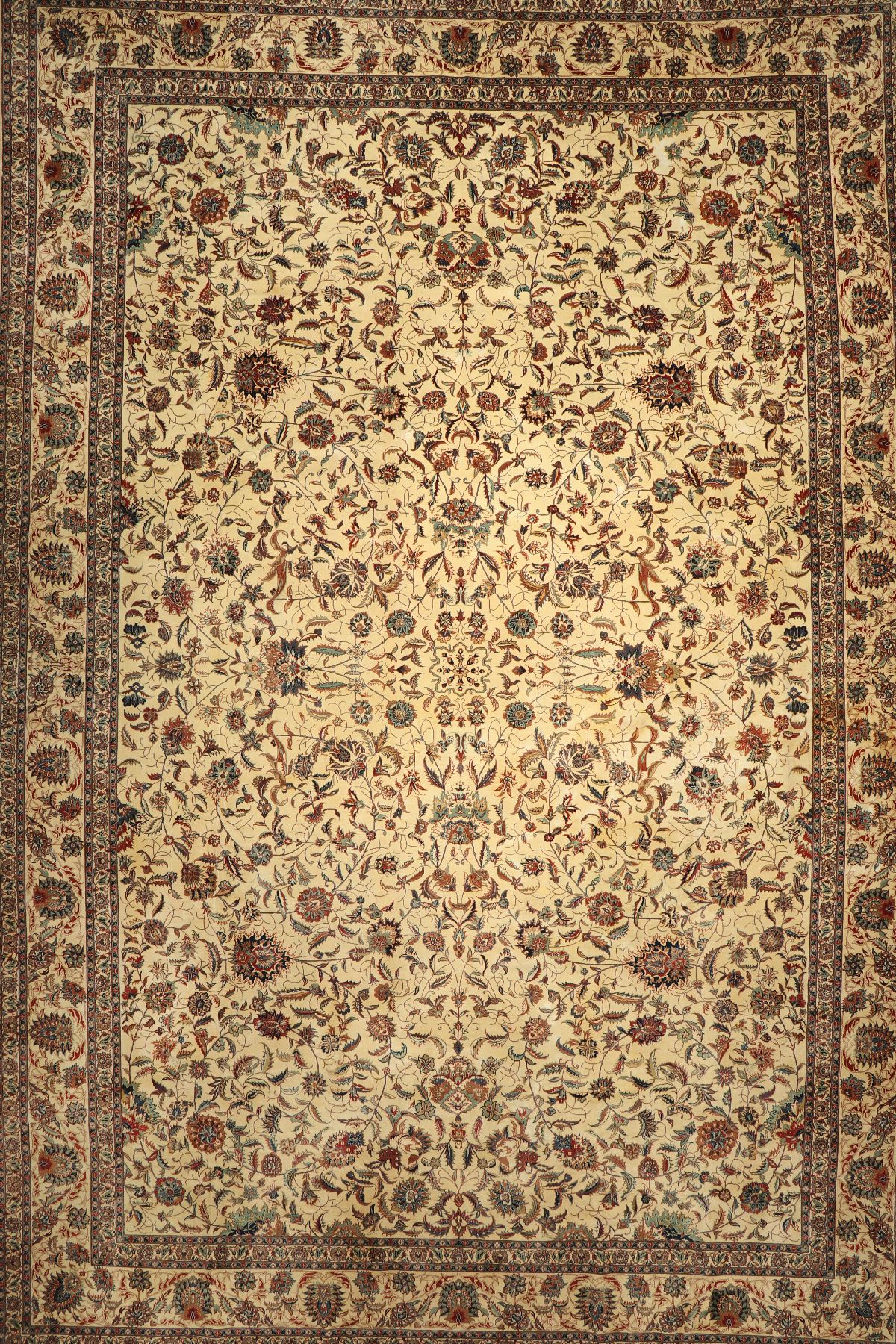 Esfahan Palastteppich, China, ca. 50 Jahre,Korkwolle, ca. 566 x 394 cm, EHZ: 2 (fleckig),kleiner Riss am Rand