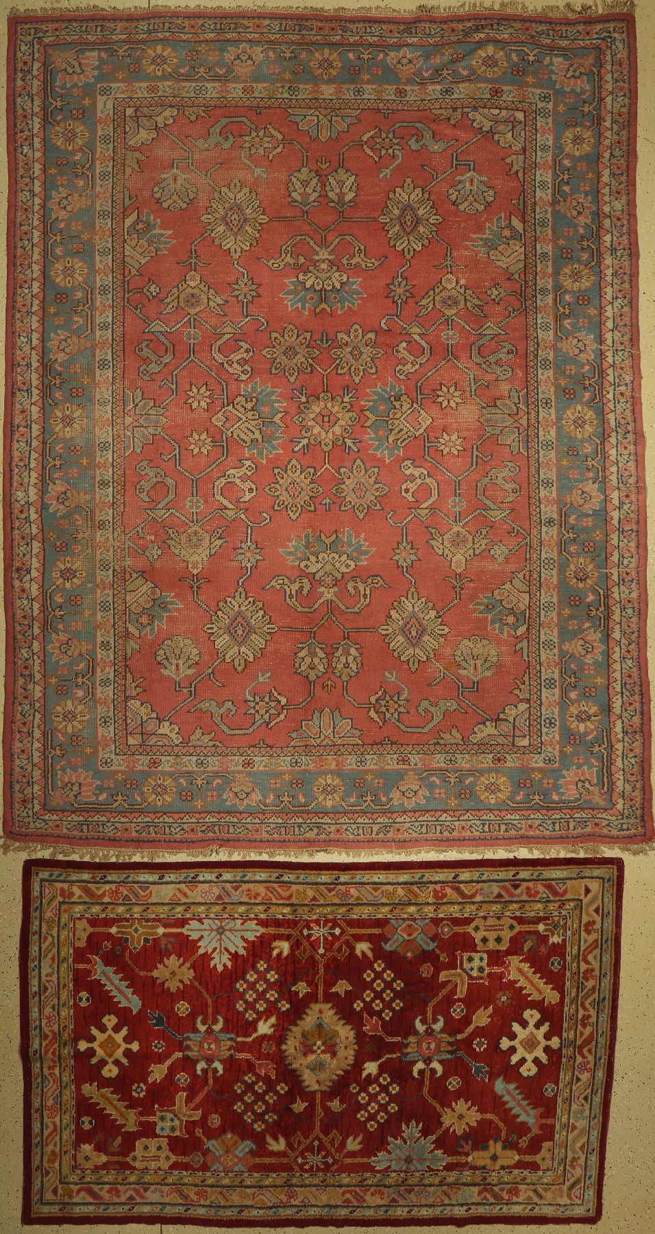 2 Rumänische Teppiche, Uschak Muster, um 1930,Wolle auf Baumwolle, ca, 340 x 255 cm, EHZ: 4-5, und ca, 50 Jahre, Wolle auf Baumwolle, ca, 240 x 150 ...
