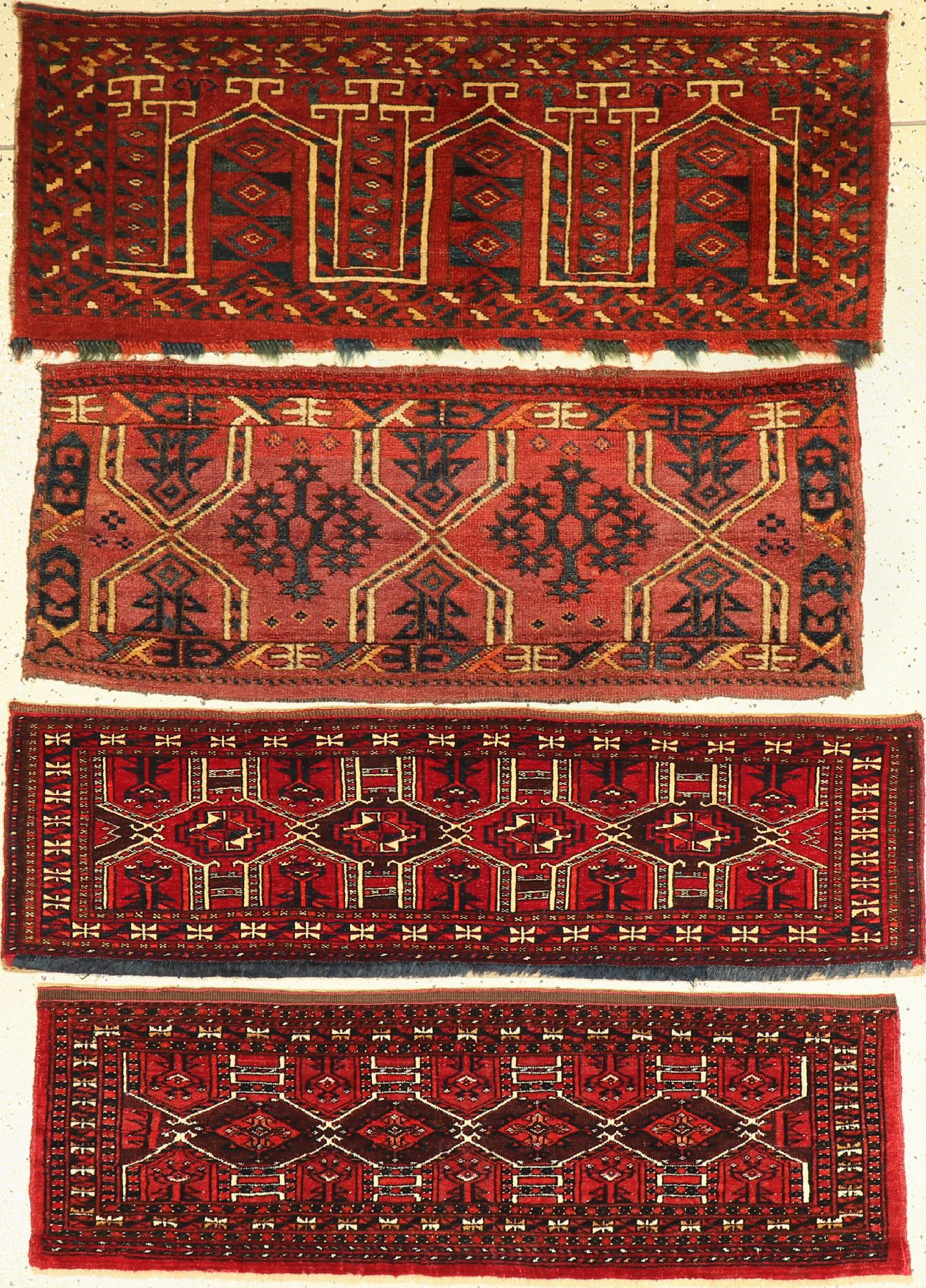 4 Antike Torba, Turkmenistan, 19. Jhd, Wolle auf Wolle, ca. 115 x 45 cm, EHZ: 2-3