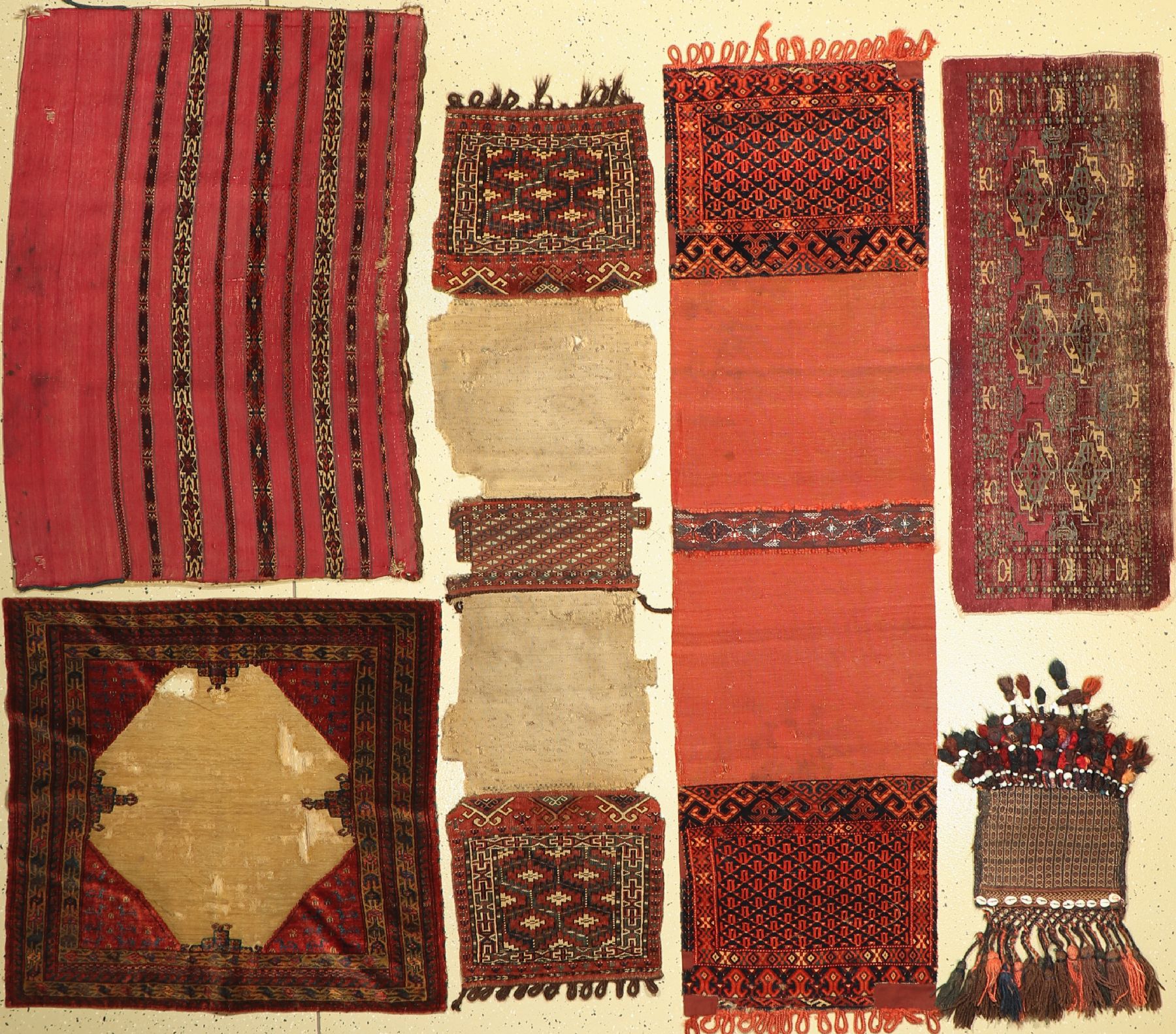 Konvolut aus 6 Lots, Turkmenistan, 19. Jhd,Wolle auf Wolle, ca. 195 x 55 cm(grösster), EHZ: fragmente