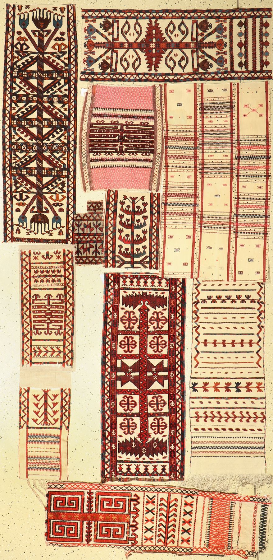 Konvolut aus 11 Zeltbändern, Turkmenistan, 19. Jhd, Wolle auf Wolle, ca. 120 x 40 cm(Grösster), EHZ: fragmente