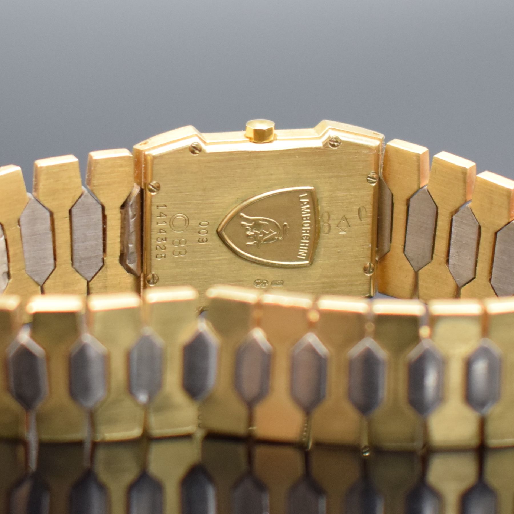 Detail e: LAMBORGHINI Damenarmbanduhr in GG 750/000, Schweiz um 1980, quarz, Boden 8-fach verschr., orig. Gliederband in GG & WG 750/000, Spiegel-Zifferbl. m. ...
