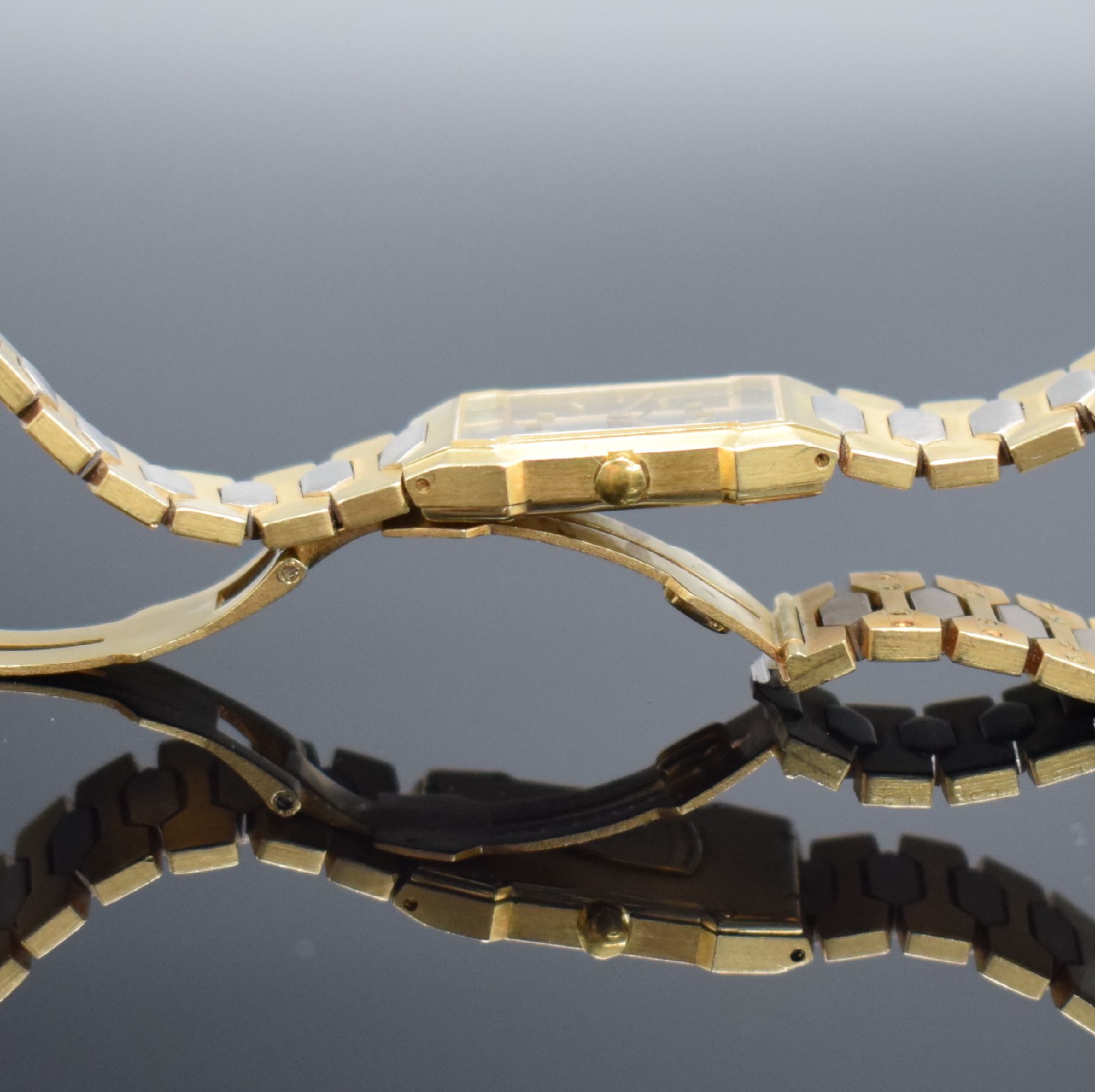 Detail f: LAMBORGHINI Damenarmbanduhr in GG 750/000, Schweiz um 1980, quarz, Boden 8-fach verschr., orig. Gliederband in GG & WG 750/000, Spiegel-Zifferbl. m. ...