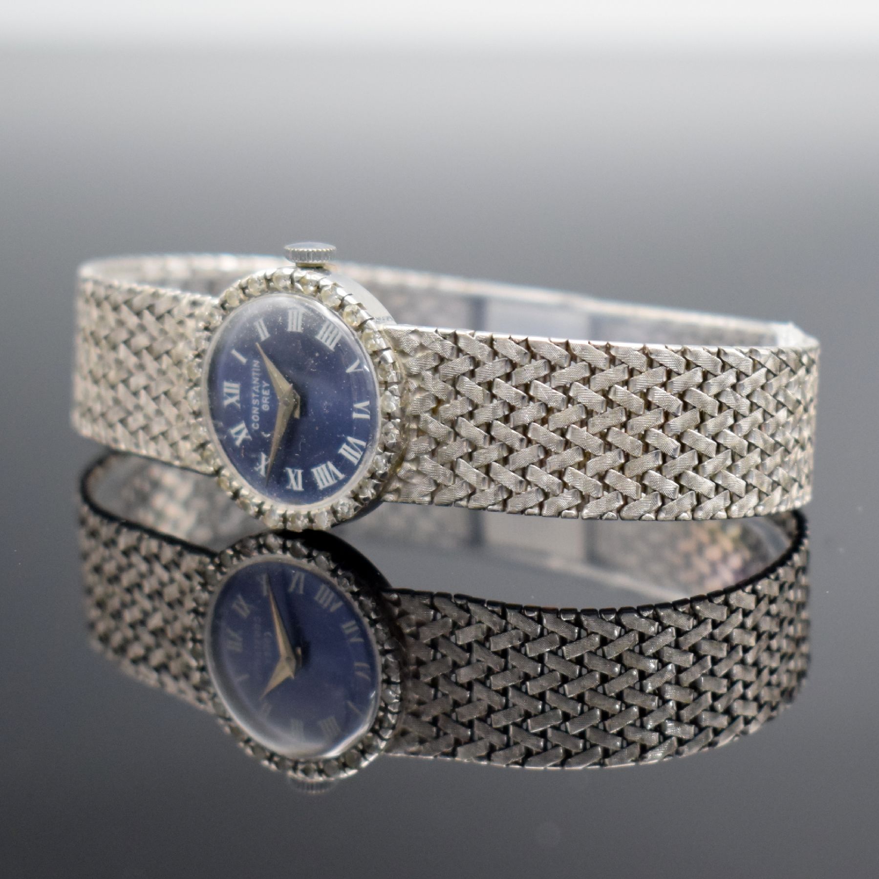 Detail c: CONSTANTIN GREY Damenarmbanduhr mit Diamantbesatz in WG 750/000, Schweiz um 1965, Handaufzug, Geh. an Weißgoldband 750/000, Boden aufgedr., blaues ...