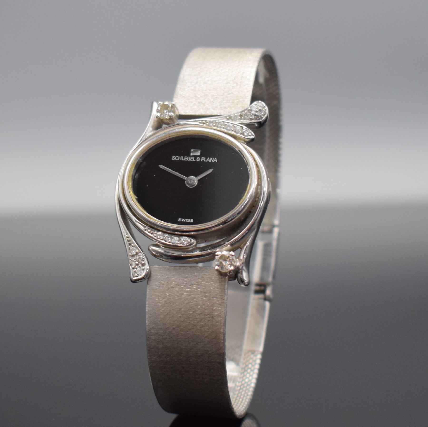 Detail b: SCHLEGEL & PLANA Damenarmbanduhr mit Diamanten in WG 750/000, Schweiz um 1970, Handaufzug, Boden aufgedr., Goldband in WG 750/000, schwarzes ...
