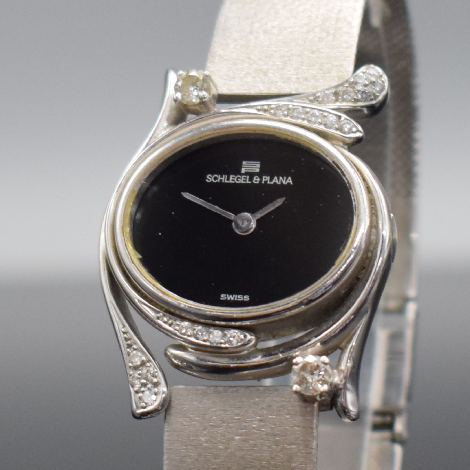Detail c: SCHLEGEL & PLANA Damenarmbanduhr mit Diamanten in WG 750/000, Schweiz um 1970, Handaufzug, Boden aufgedr., Goldband in WG 750/000, schwarzes ...