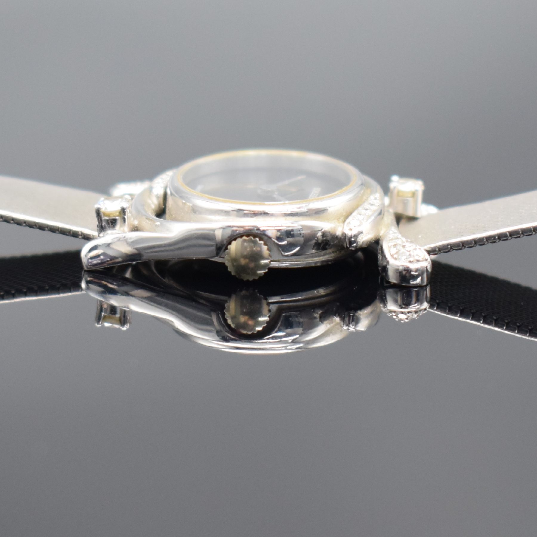 Detail f: SCHLEGEL & PLANA Damenarmbanduhr mit Diamanten in WG 750/000, Schweiz um 1970, Handaufzug, Boden aufgedr., Goldband in WG 750/000, schwarzes ...