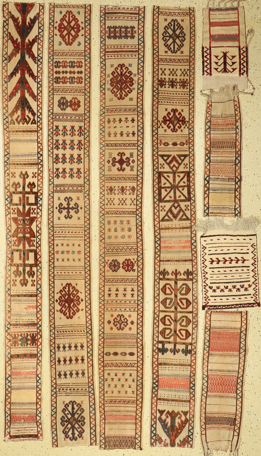 Konvolut aus 8 Zeltbändern, Turkmenistan, 19. Jhd, Wolle auf Wolle, ca. 260 x 27 cm, (Grösster), EHZ: fragmente