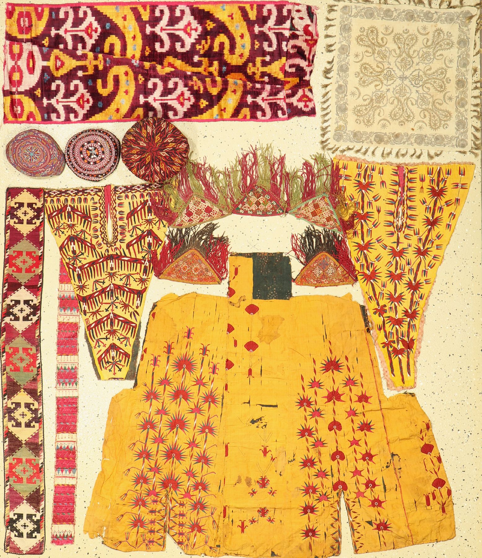 Konvolut aus 13 Lots, Turkmenistan, um 1900, Wolle auf Wolle mit Seide, EHZ: fragmente.