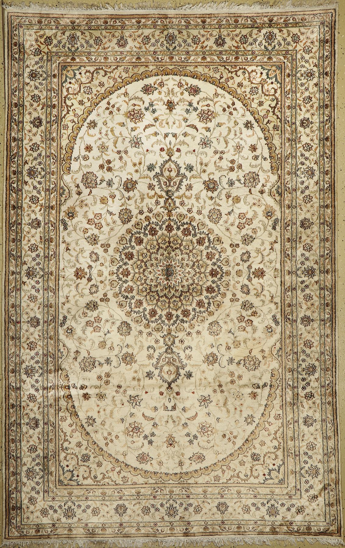 Hereke, China, ca. 40 Jahre, Kunstseide, ca. 244 x 158 cm, EHZ: 2, (fleckig)