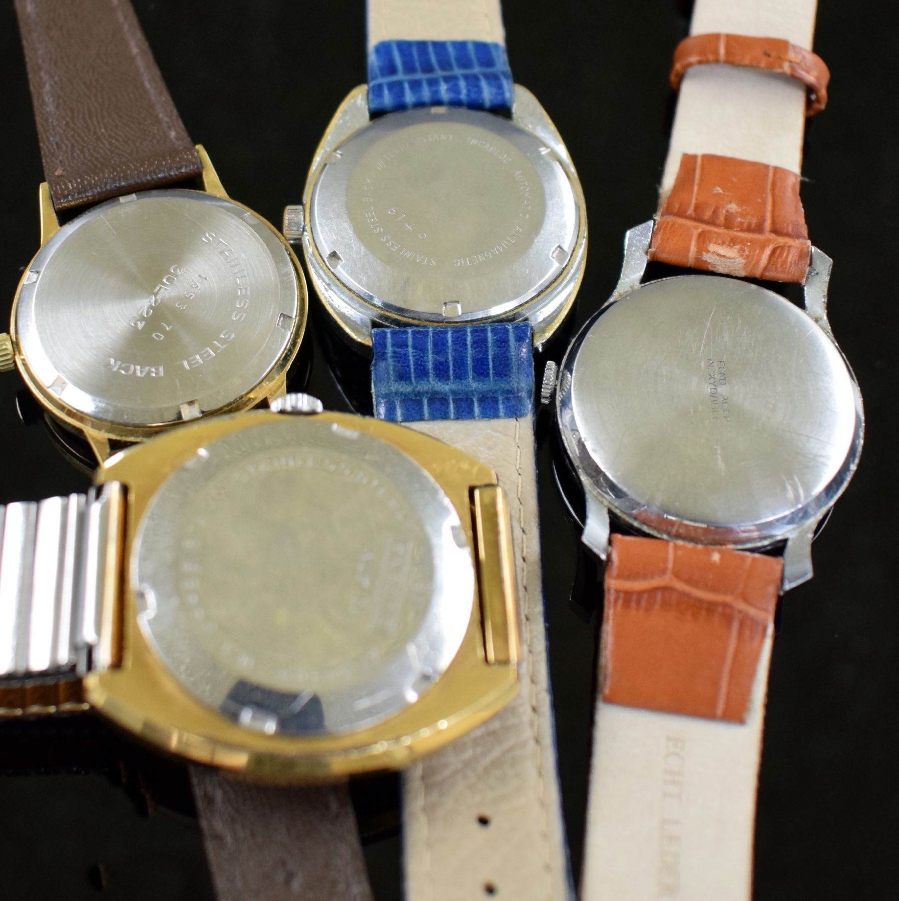 Detail b: 4 Armbanduhren, Schweiz/Deutschland 1960/70er Jahre, 2x Handaufzug, 2x Automatik, 3x Boden verschr., 1x gedr., 2x verg. Geh., 2x verchr., 1.) DUGENA ...