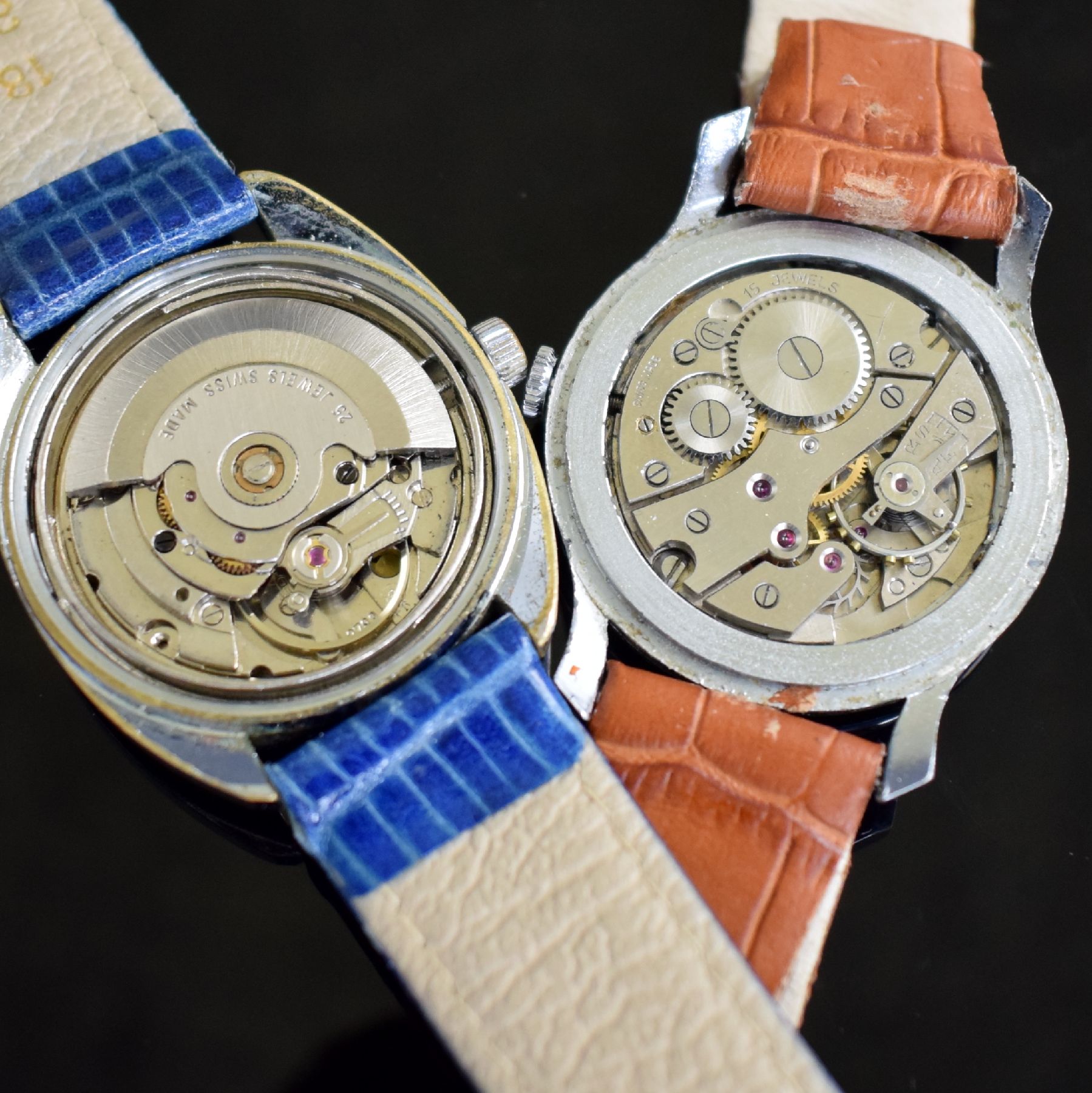 Detail d: 4 Armbanduhren, Schweiz/Deutschland 1960/70er Jahre, 2x Handaufzug, 2x Automatik, 3x Boden verschr., 1x gedr., 2x verg. Geh., 2x verchr., 1.) DUGENA ...
